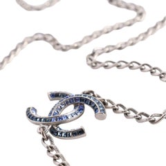 Chanel 2015 Silberne Kristall-Baguette-CC-Halskette mit zwei Strängen, Frankreich