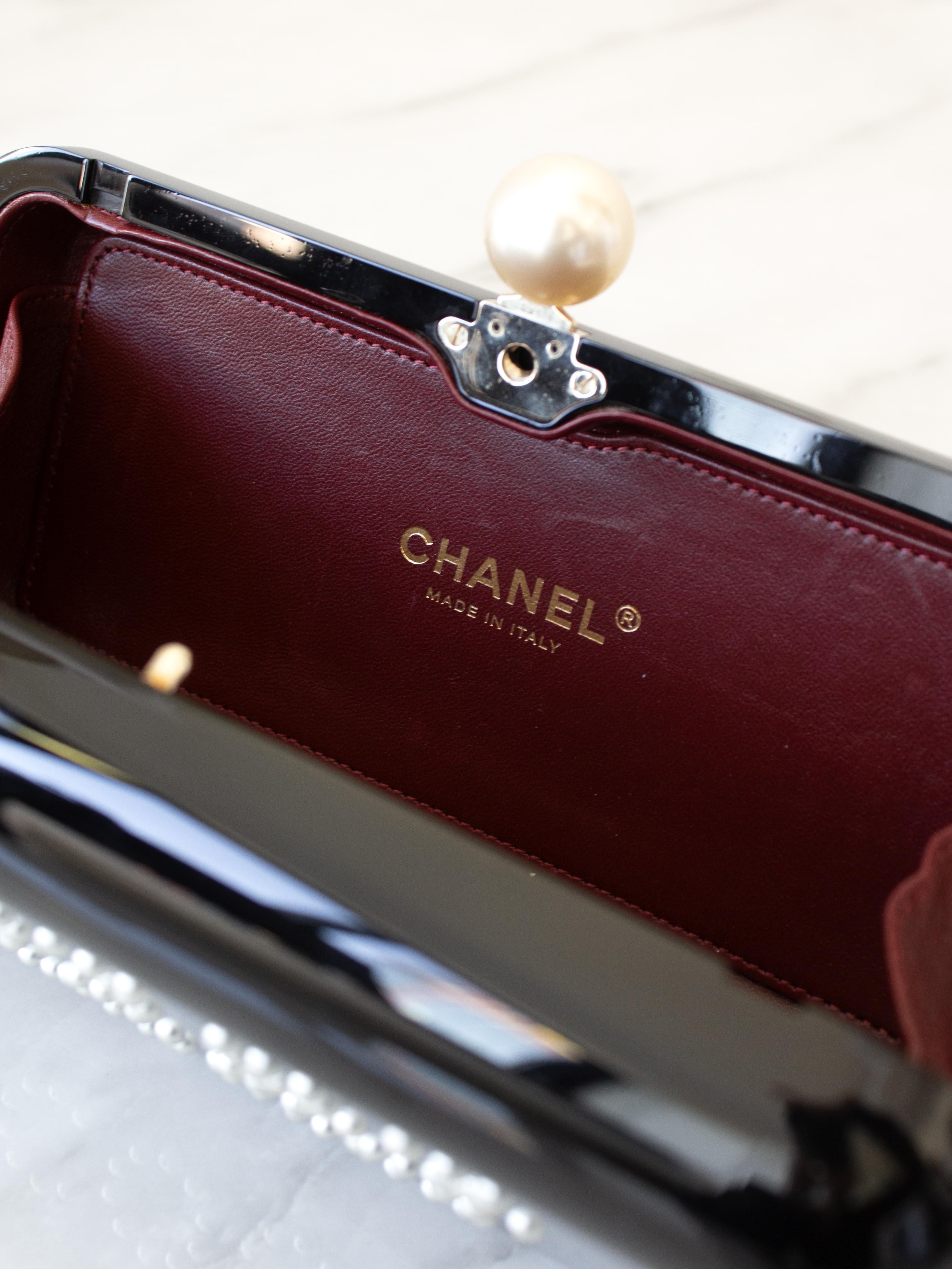 Chanel 2015 Votez Coco Schwarz Perle Plexiglas Minaudiere Abend Clutch Bag im Angebot 10