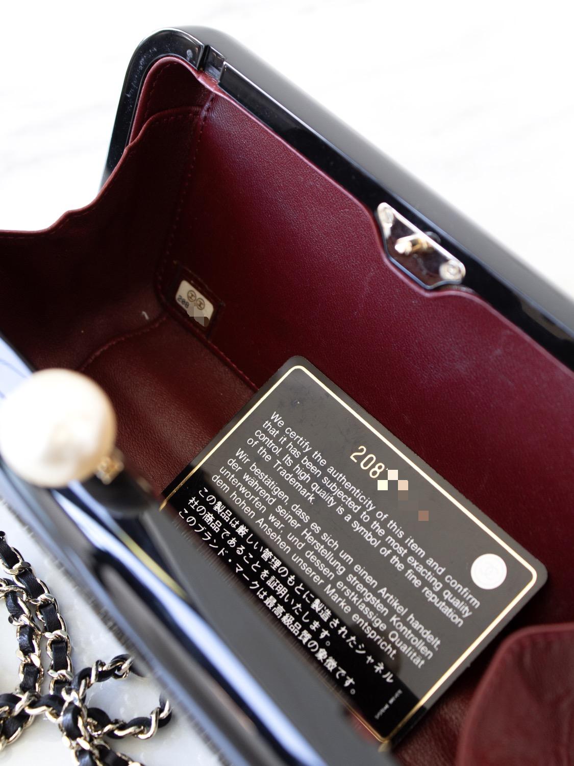 Chanel 2015 Votez Coco Schwarz Perle Plexiglas Minaudiere Abend Clutch Bag im Angebot 11