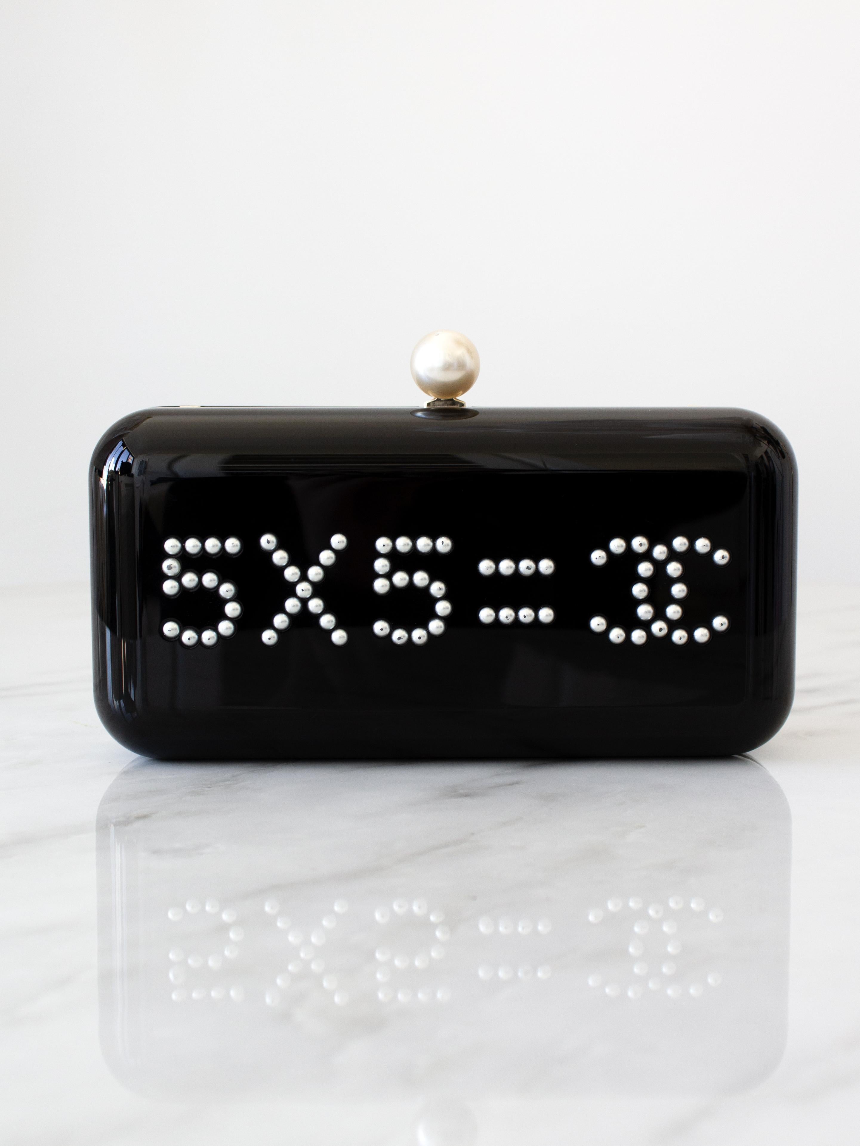 Chanel 2015 Votez Coco Black Pearl Plexiglass Minaudiere Evening Clutch Bag In Good Condition For Sale In Jersey City, NJ