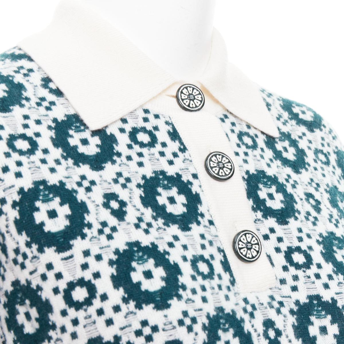 CHANEL 2016 Robe polo en maille 100% cachemire vert mosaïque CC button FR38 M
Référence : TGAS/E00855
Marque : Chanel
Designer : Karl Lagerfeld
Collection : 2016
MATERIAL : Cachemire
Couleur : vert, crème
Motif : Abstrait
Fermeture : bouton
Détails