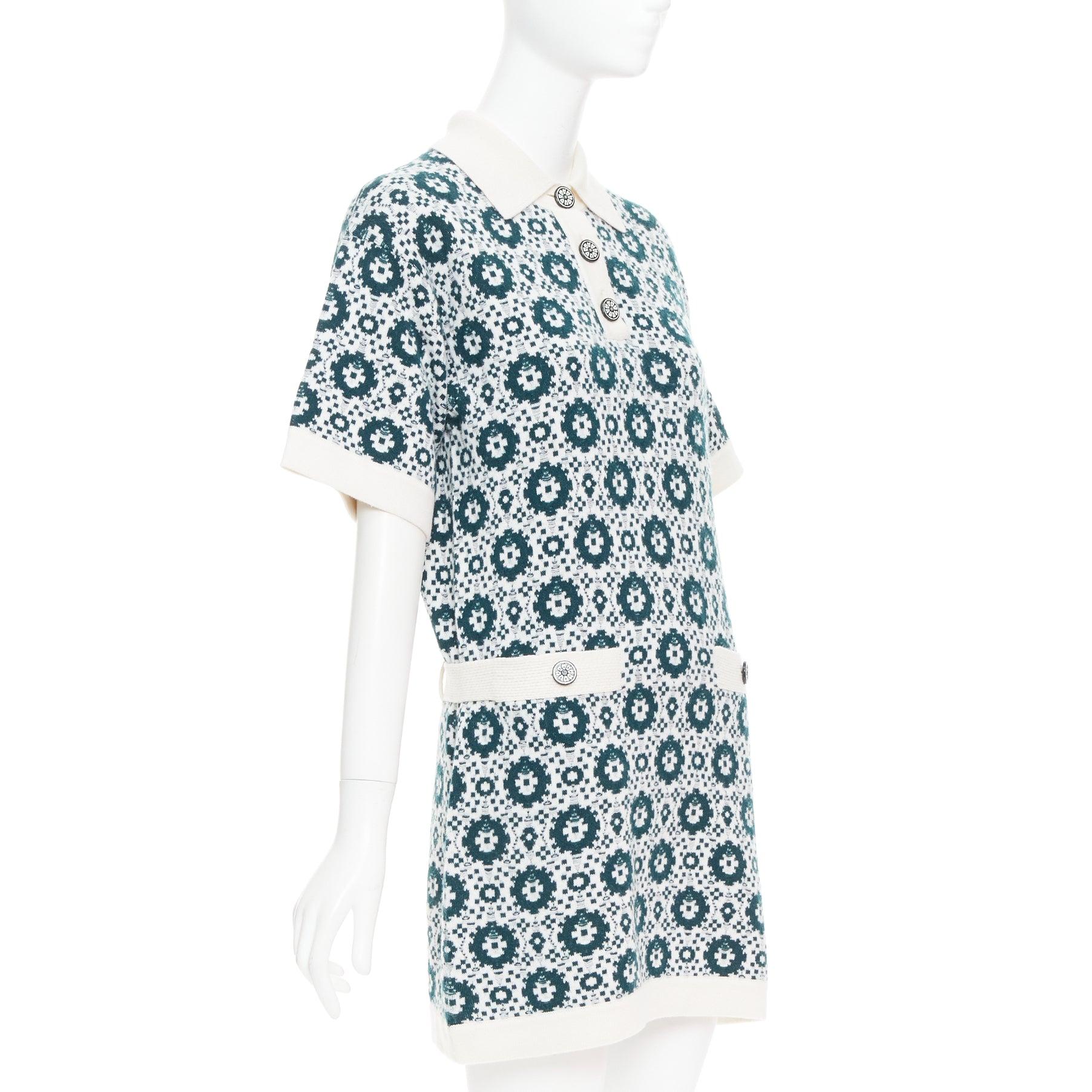 Gris CHANEL 2016 Robe polo en maille 100% cachemire vert mosaïque CC button FR38 M en vente