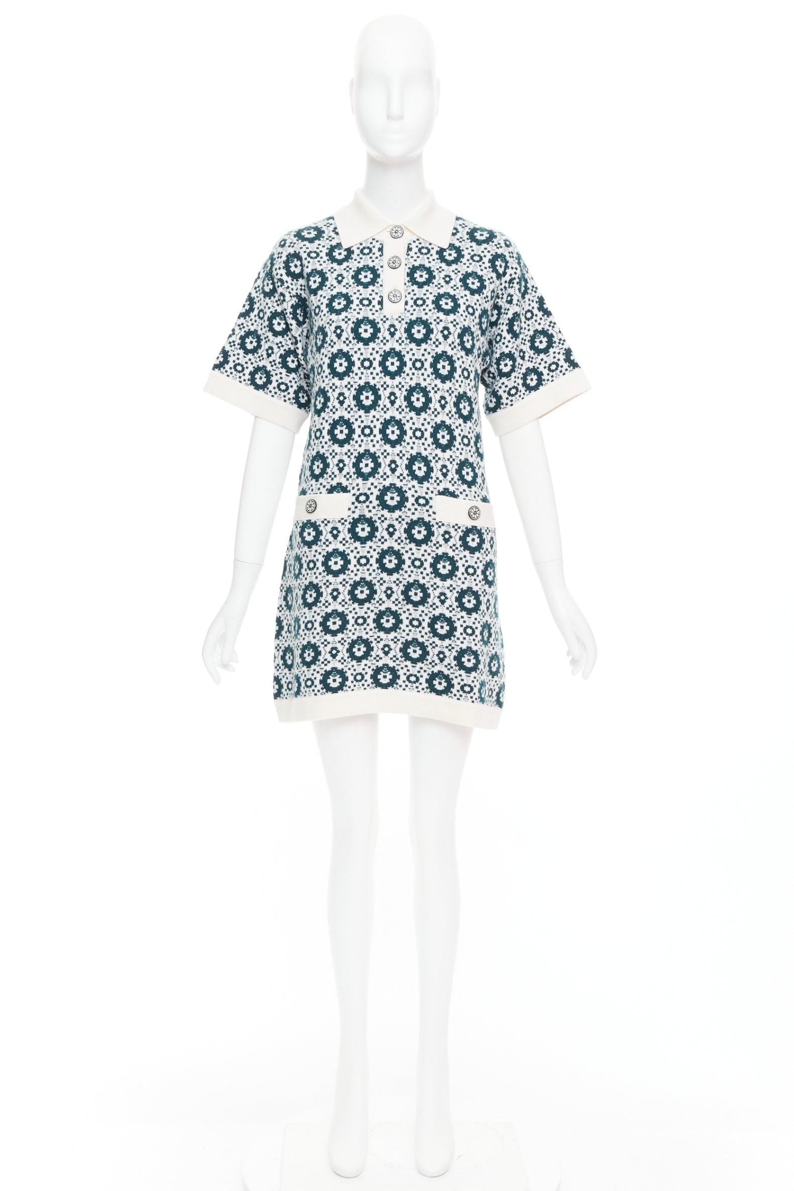 CHANEL 2016 Robe polo en maille 100% cachemire vert mosaïque CC button FR38 M en vente 4