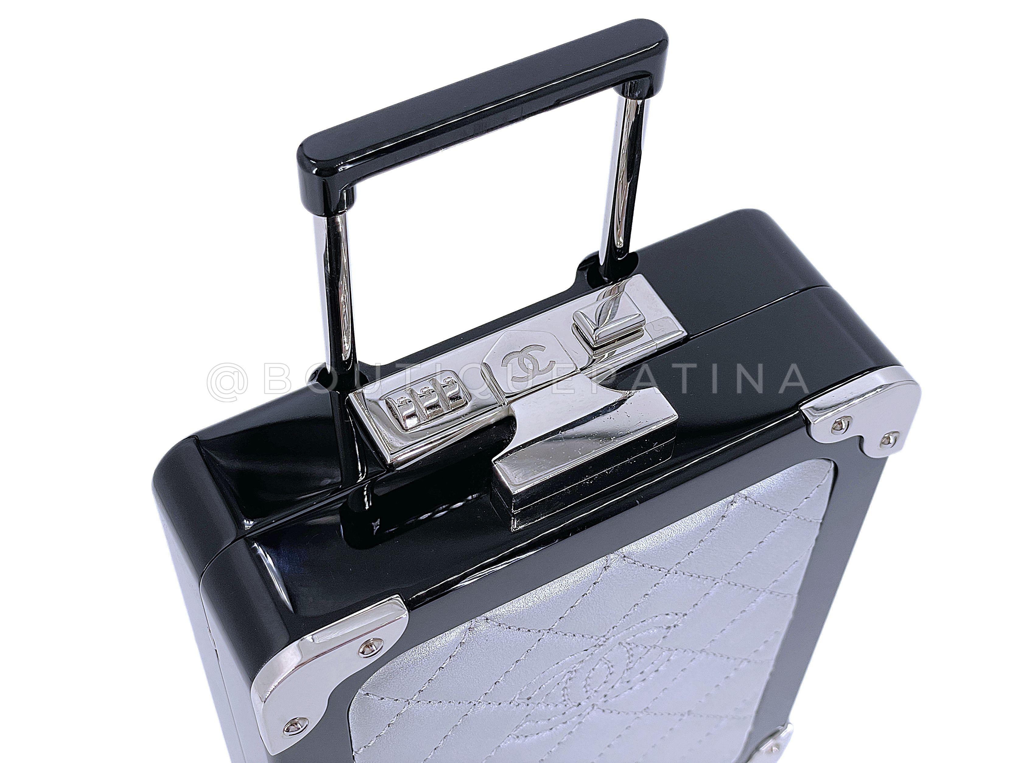Chanel 2016 Airlines Evening In The Air Trolley Minaudière Bag Gray Silver 67681 en vente 8