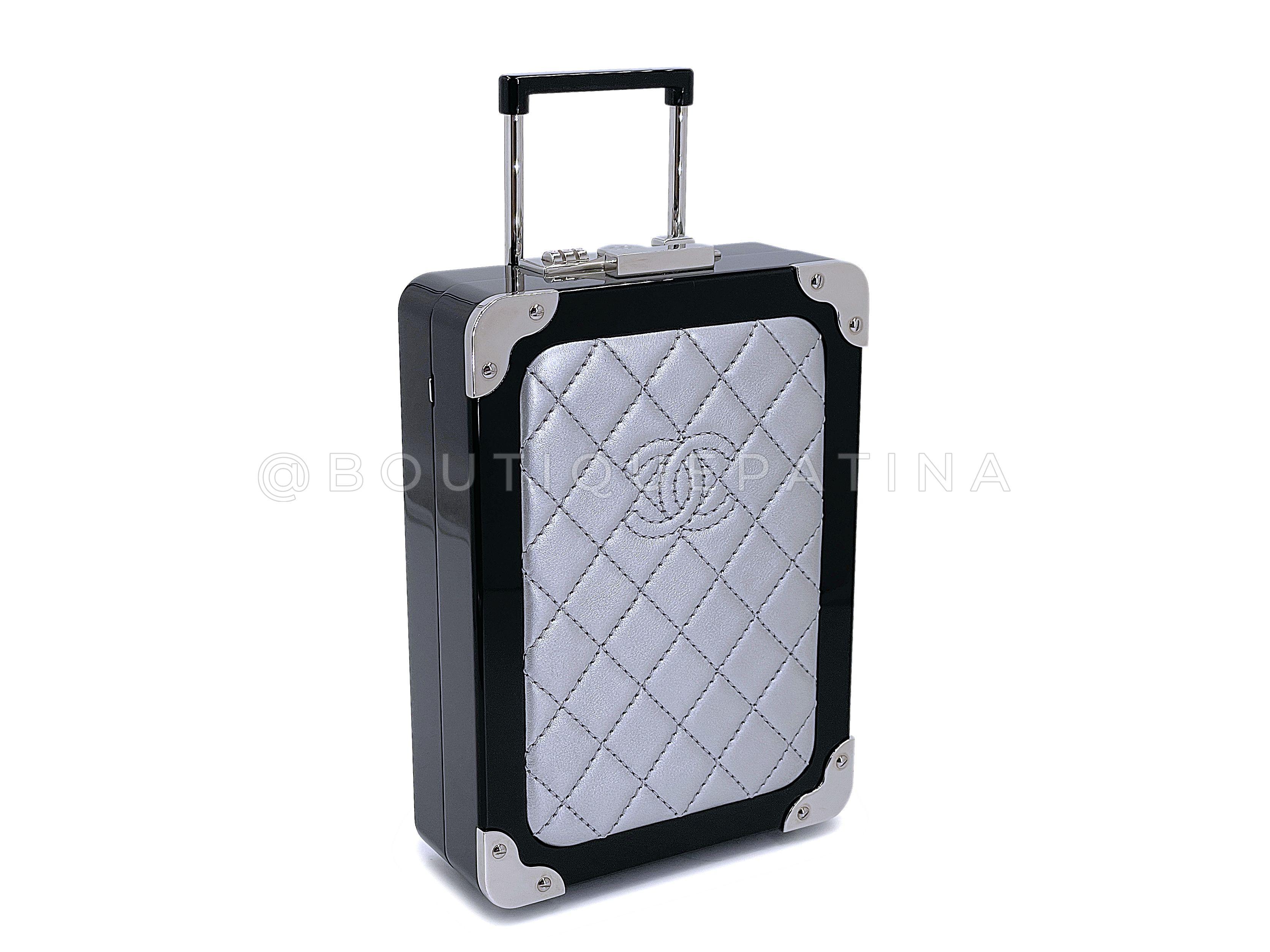 Chanel 2016 Airlines Evening In The Air Trolley Minaudière Bag Gray Silver 67681 In Excellent Condition For Sale In Costa Mesa, CA