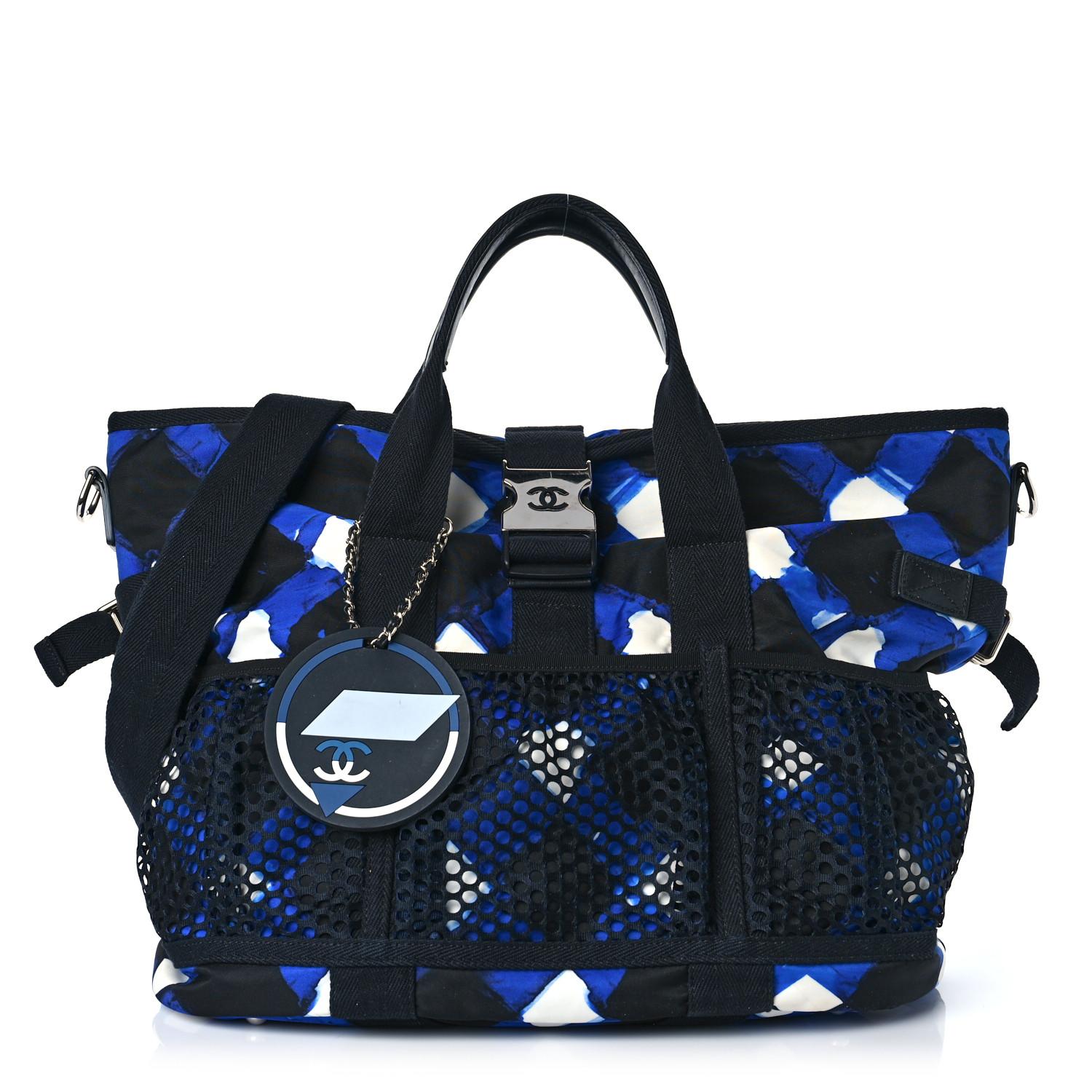 da uomo o donna Chanel 2016 Borsa da viaggio in nylon blu Tweed con stampa a diamante blu in vendita