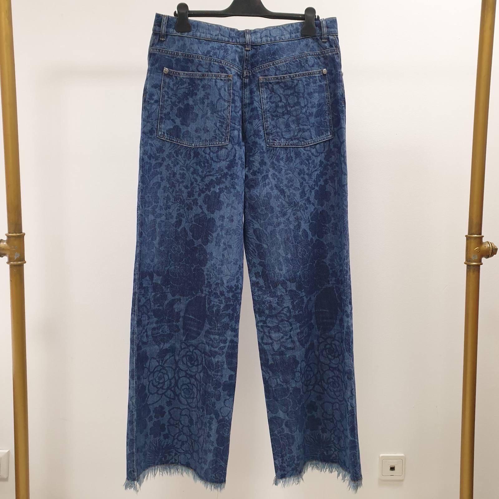 Chanel 2016 Camellia Jeans In Excellent Condition In Krakow, PL