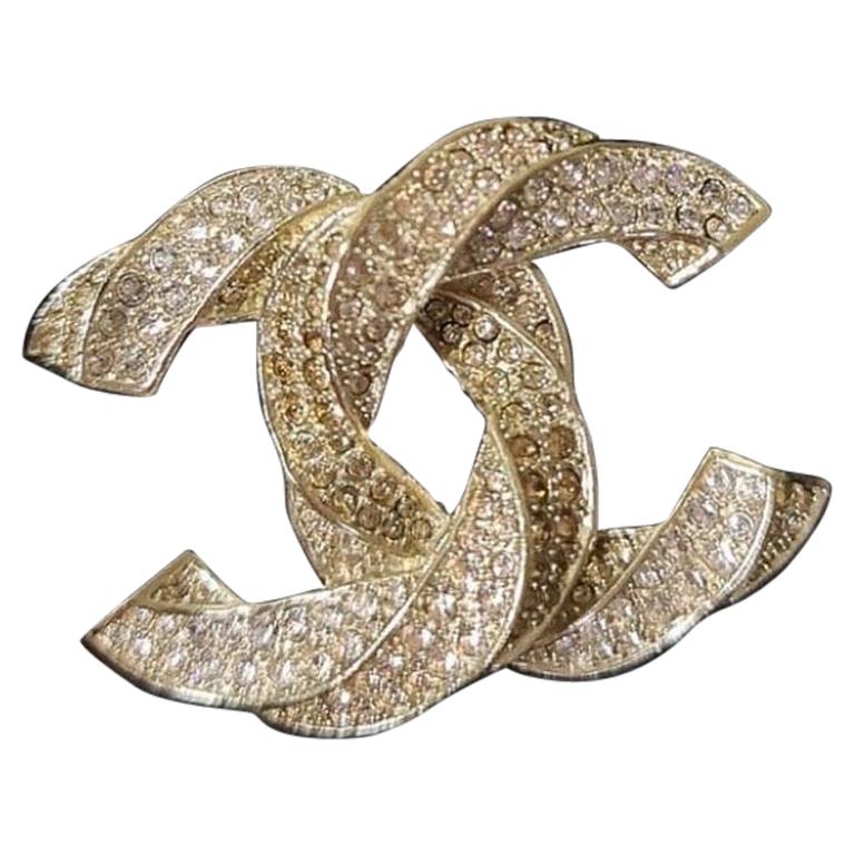 CHANEL 2016 CC Gold Metal Crystal Brooch For Sale at 1stDibs