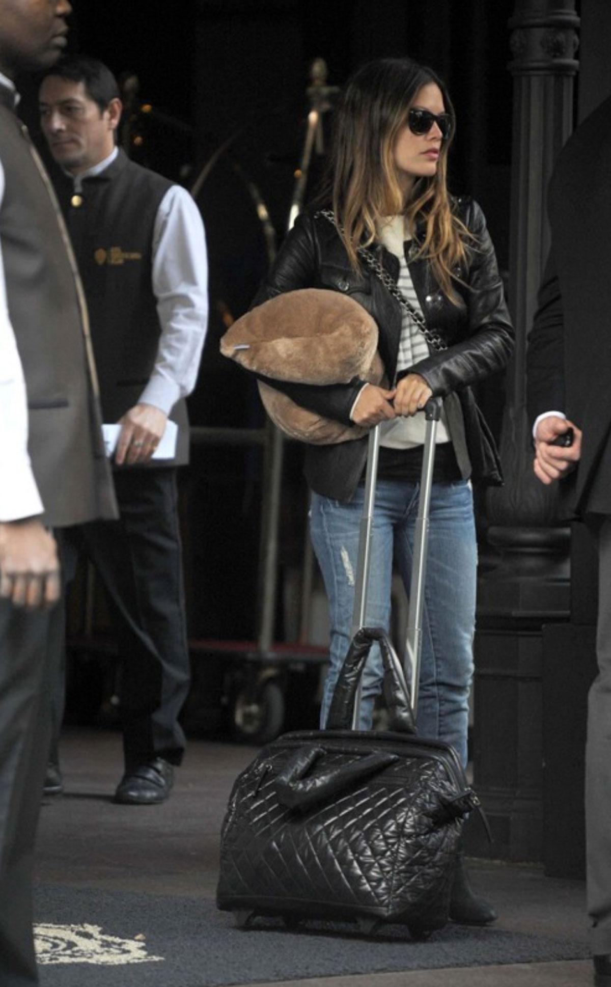 Chanel 2016 Coco Cocoon Carry Suitcase On Trolley Reise Beige Gepäcktasche im Angebot 6