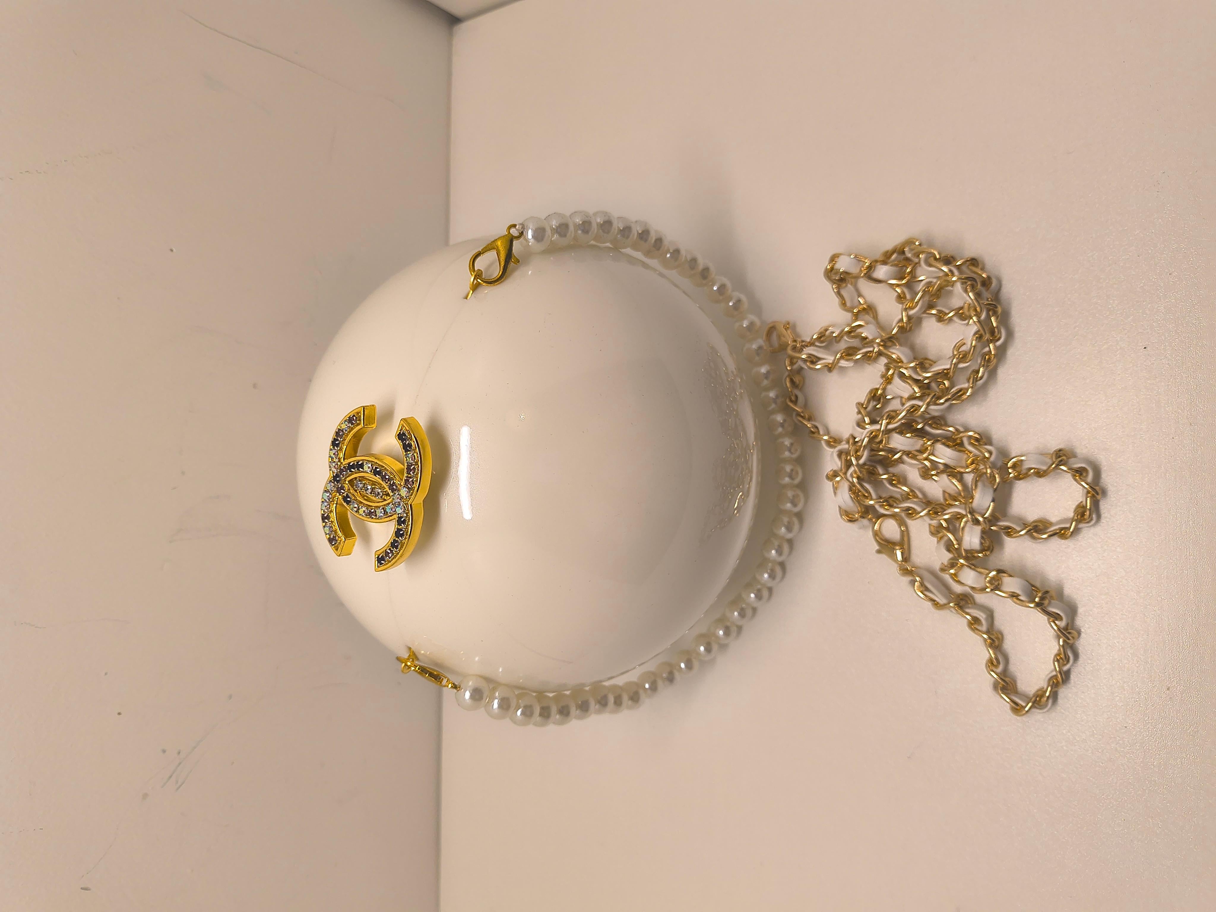 Chanel 2016 Limited Edition Ball and Ball Clutch Duo Vanity Bag with Chain Neuf - En vente à PUTNEY, NSW