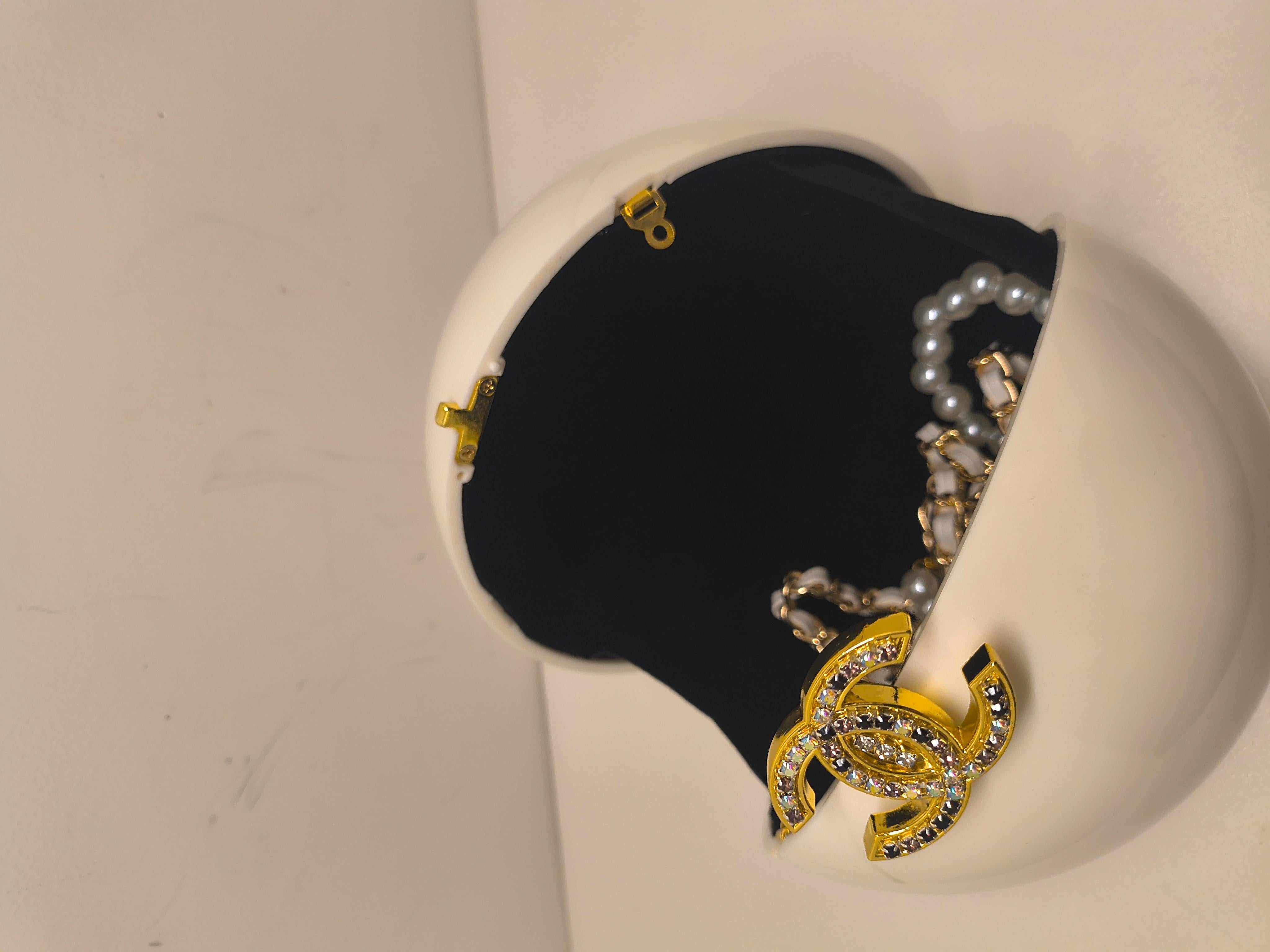 Chanel 2016 Limited Edition Ball and Ball Clutch Duo Vanity Bag with Chain Pour femmes en vente