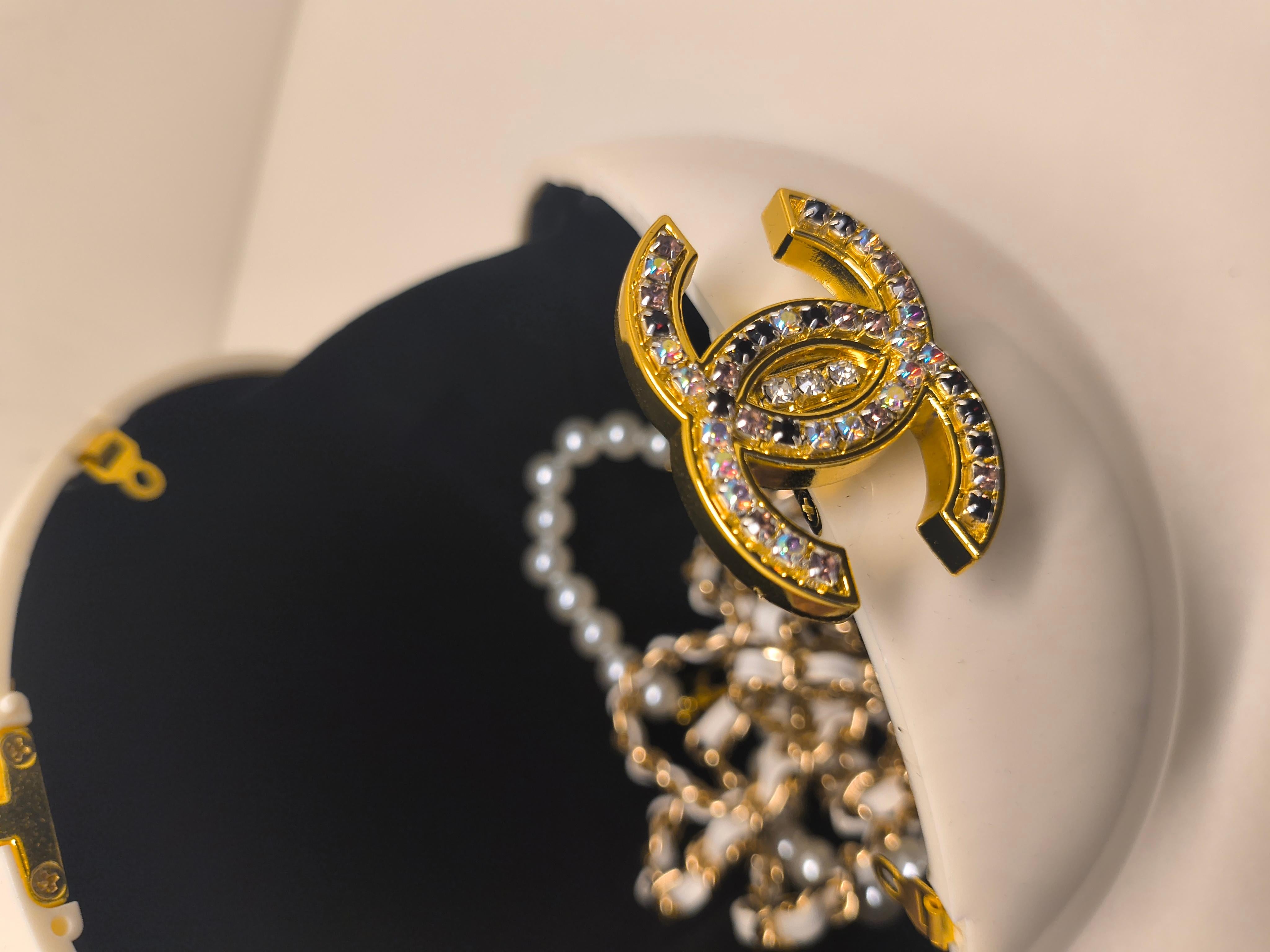 Chanel 2016 Limited Edition Ball and Ball Clutch Duo Vanity Bag with Chain en vente 2