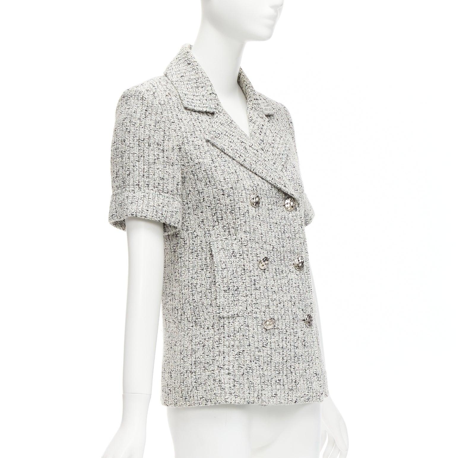 Chanel 2016 Fantasy Tweed argento CC bottoni maniche a polsino giacca FR36 S In condizioni buone in vendita a Hong Kong, NT