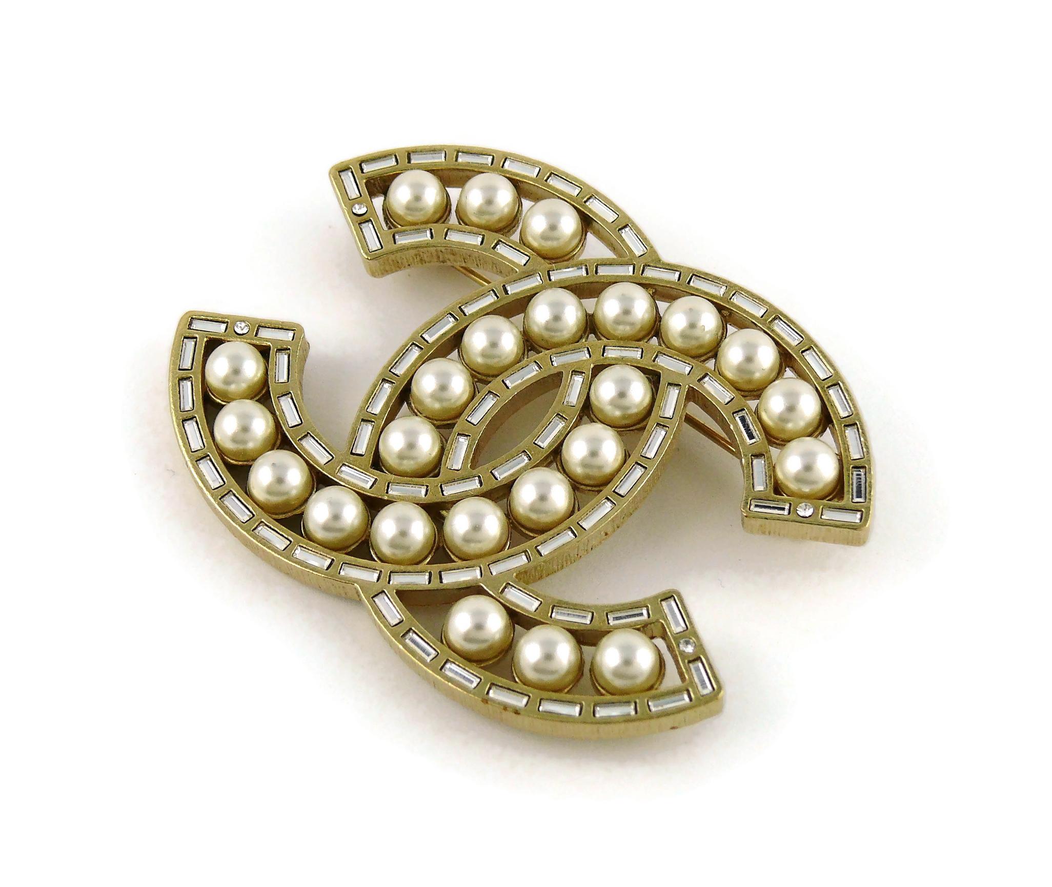 Chanel 2016 Gold Toned Baguette Crystal Pearl Classic CC Logo Brooch In Excellent Condition In Nice, FR