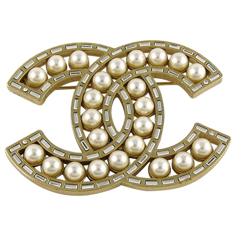 Chanel Crystal Faux Pearl Butterfly Gold Tone Pin Brooch Chanel