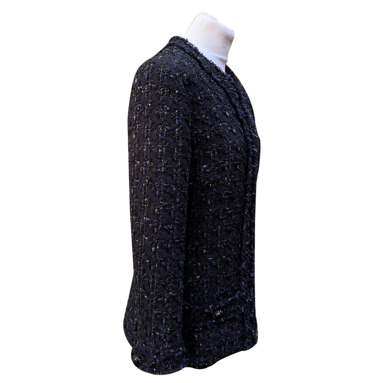Women's Chanel 2016 Navy Blue Wool Zip Front Bouclé Jacket Size 38 FR For Sale