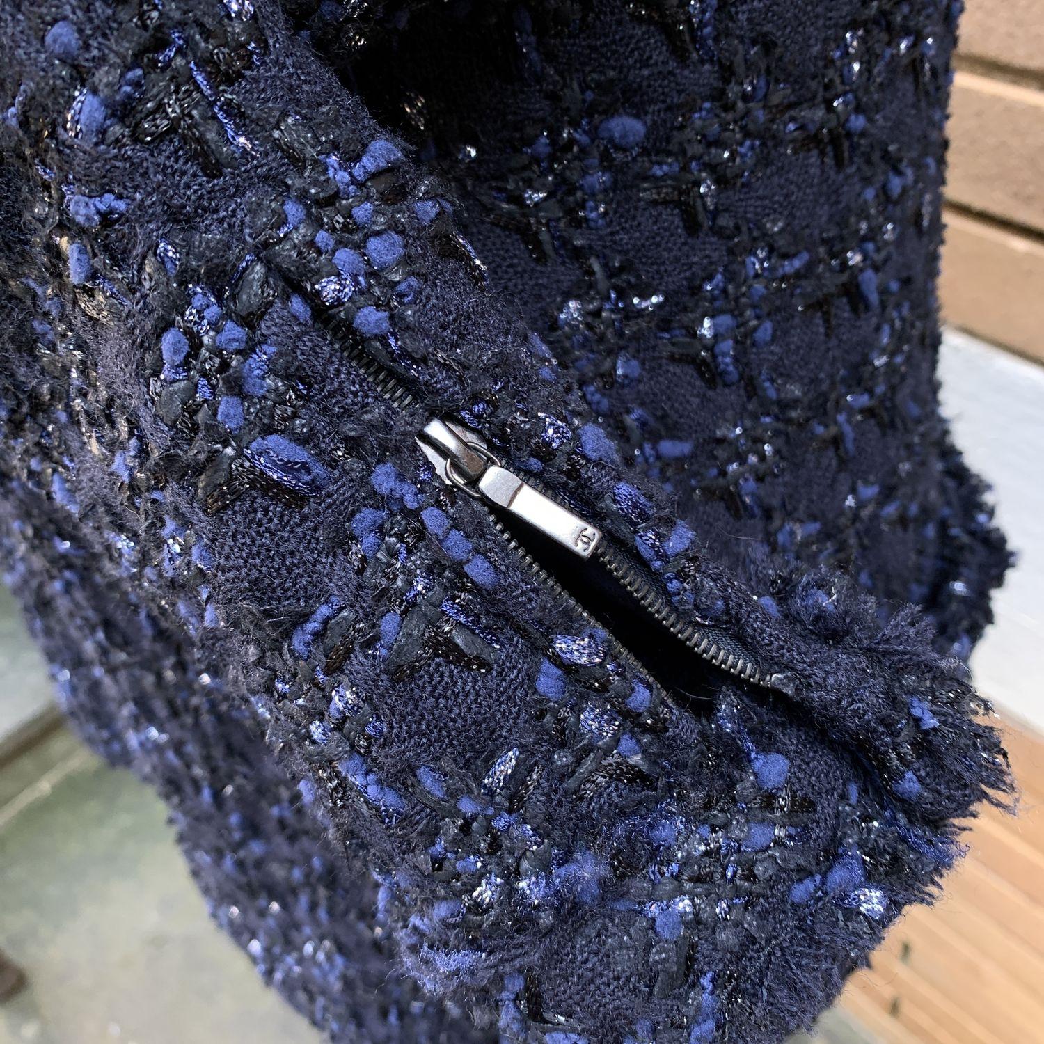 Chanel 2016 Navy Blue Wool Zip Front Bouclé Jacket Size 38 FR For Sale 3
