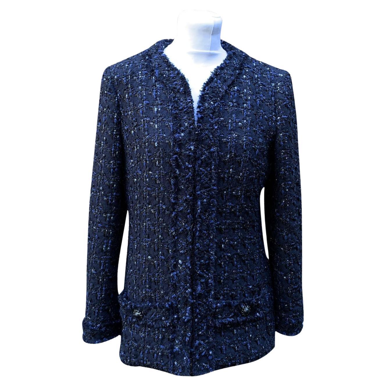Chanel 2016 Navy Blue Wool Zip Front Bouclé Jacket Size 38 FR For Sale