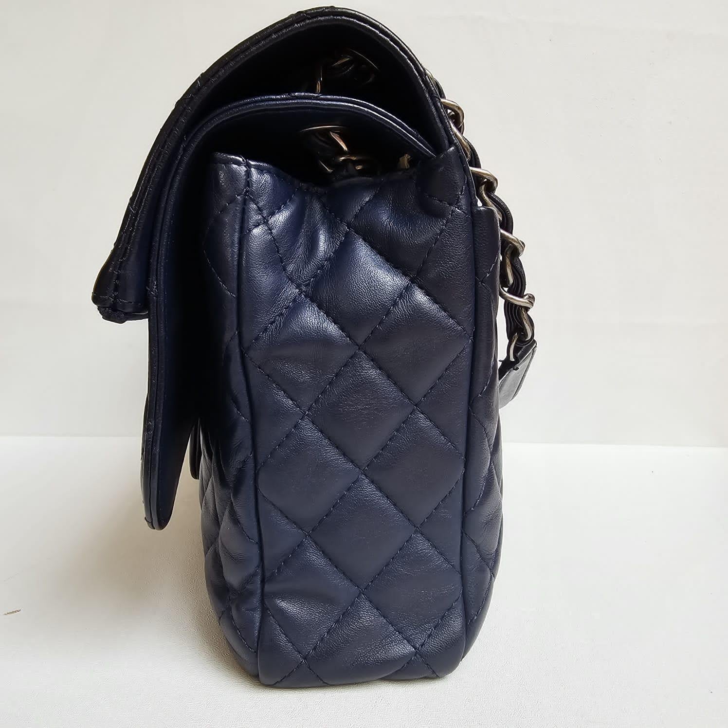 Chanel 2016 Navy Jumbo Calfskin Quilted Zip Flap Shoulder Bag For Sale 1