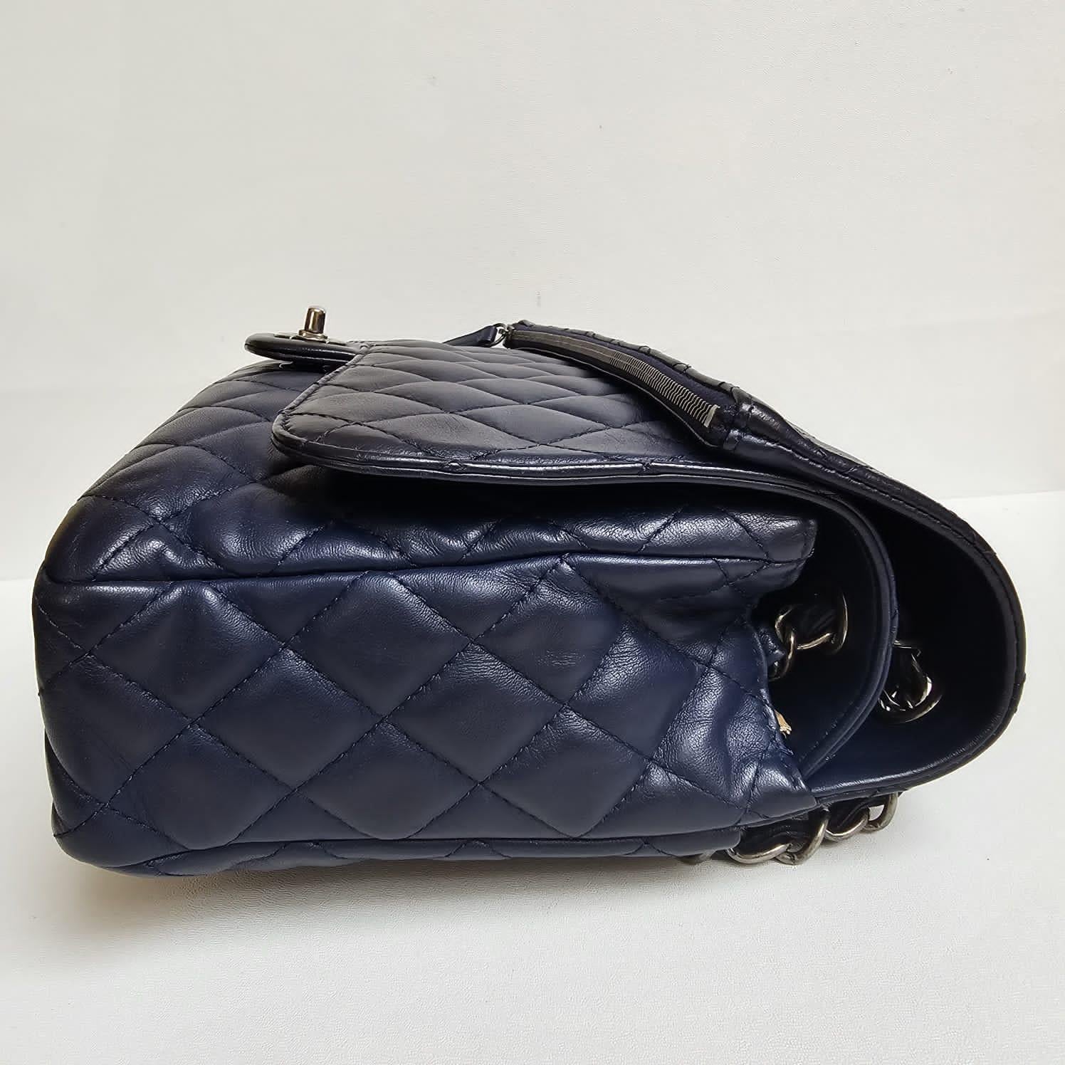 Chanel 2016 Navy Jumbo Calfskin Quilted Zip Flap Shoulder Bag For Sale 2