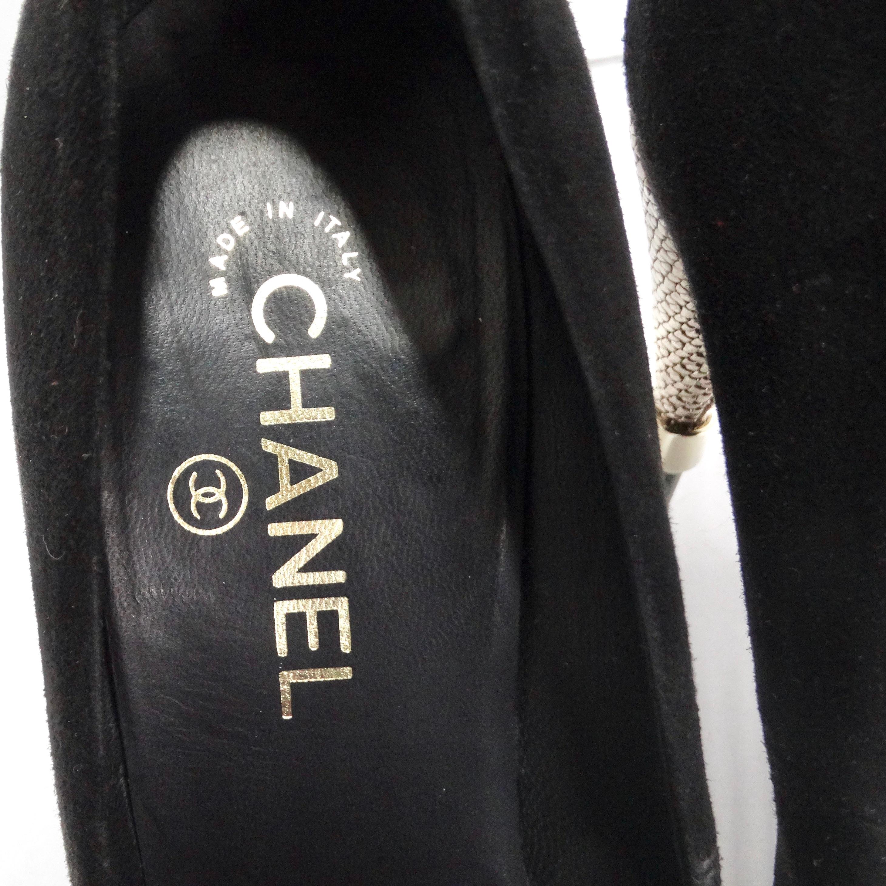 Chanel 2016 Suede Pumps In Excellent Condition For Sale In Scottsdale, AZ