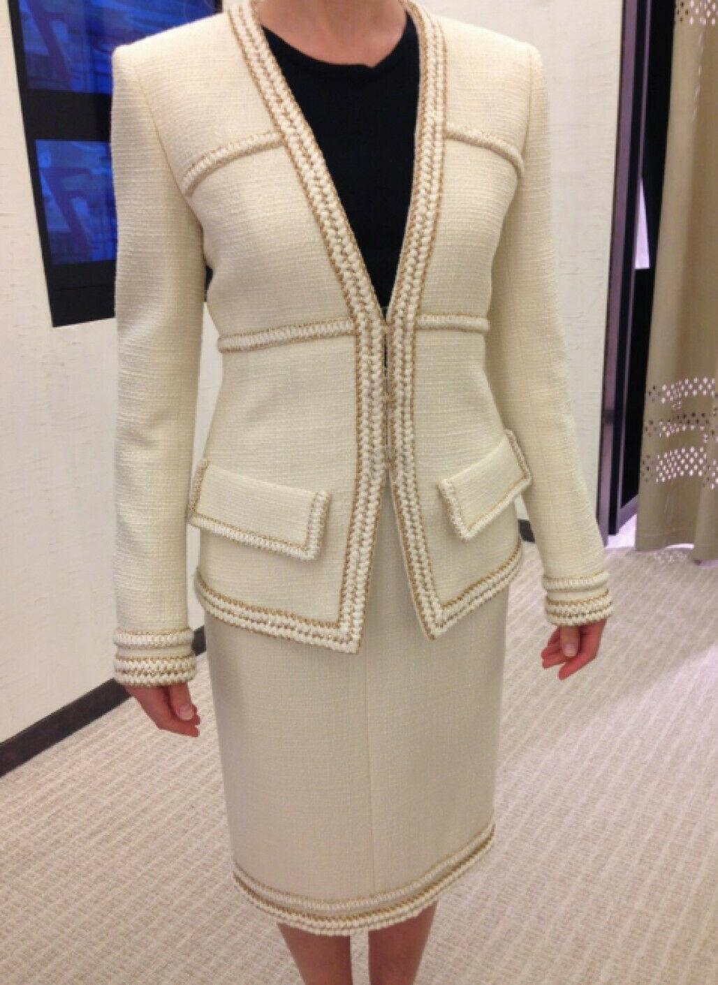 Chanel 2017 17A Ecru & Gold Métiers d'Art Tweed Jacket & Skirt Suit FR 40 US 8 For Sale 3