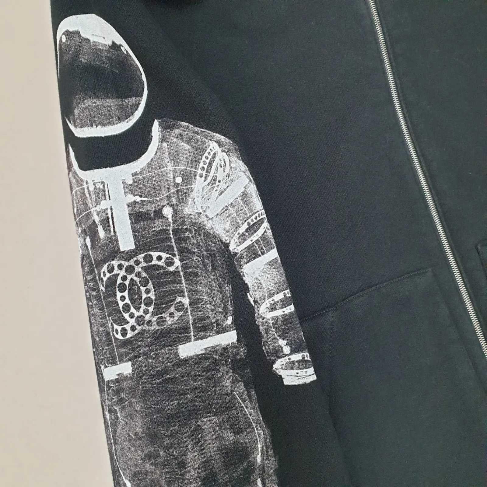 Chanel 2017 Astronaut Zip-Up Jacket Black Cotton Hoodie In Good Condition For Sale In Krakow, PL