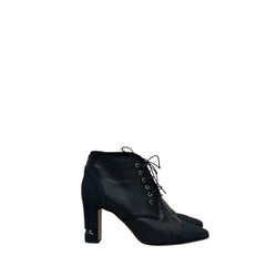Botines de cadena de piel negra de Chanel de 2017, talla 41 de la UE, con detalles dorados