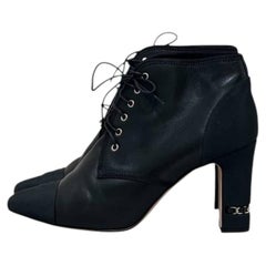 Botines de cadena de piel negra de Chanel de 2017, talla 41 de la UE, con detalles dorados