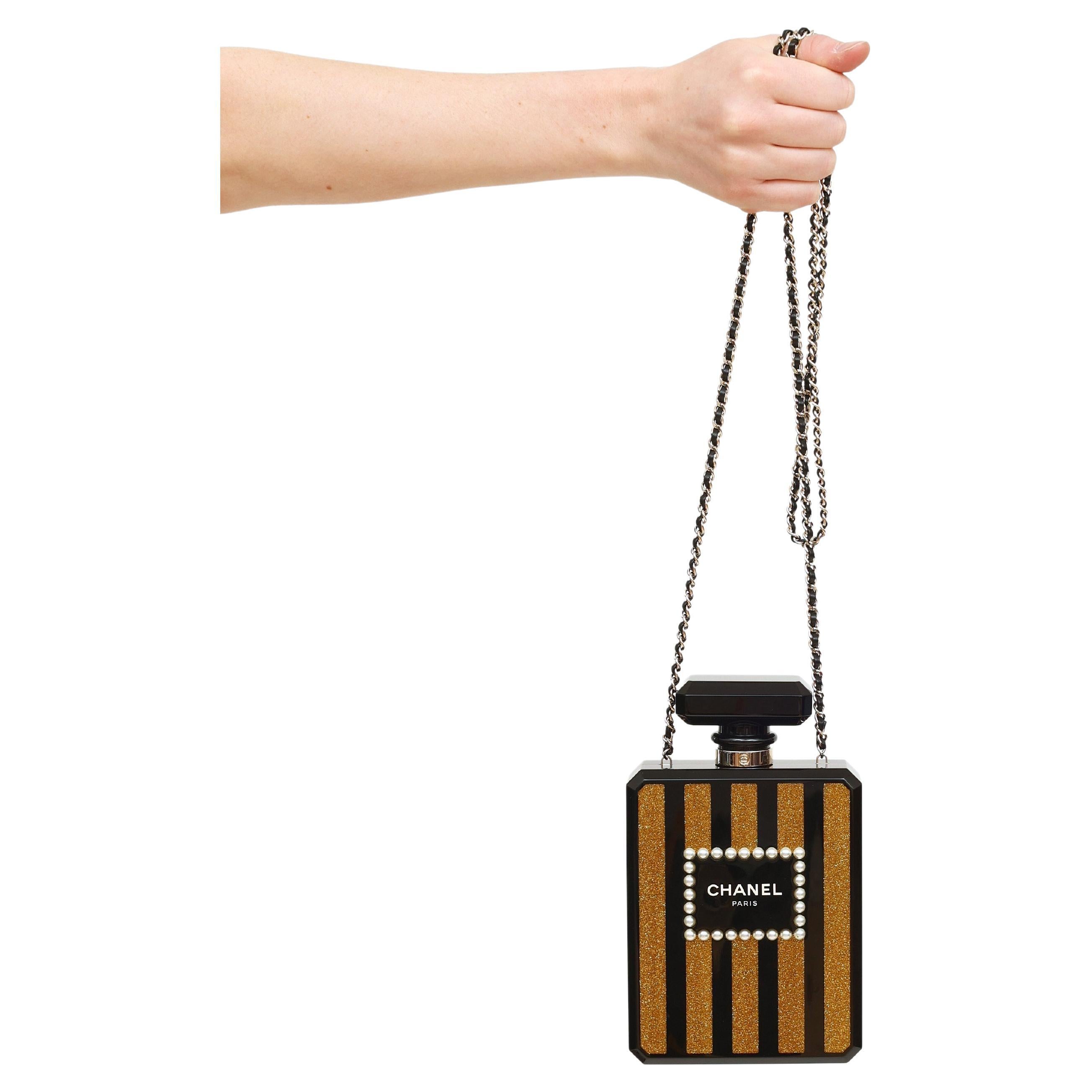 Chanel 2017 Schwarze Clutch mit Perlenverzierung und Minaudiere Perlenbesatz