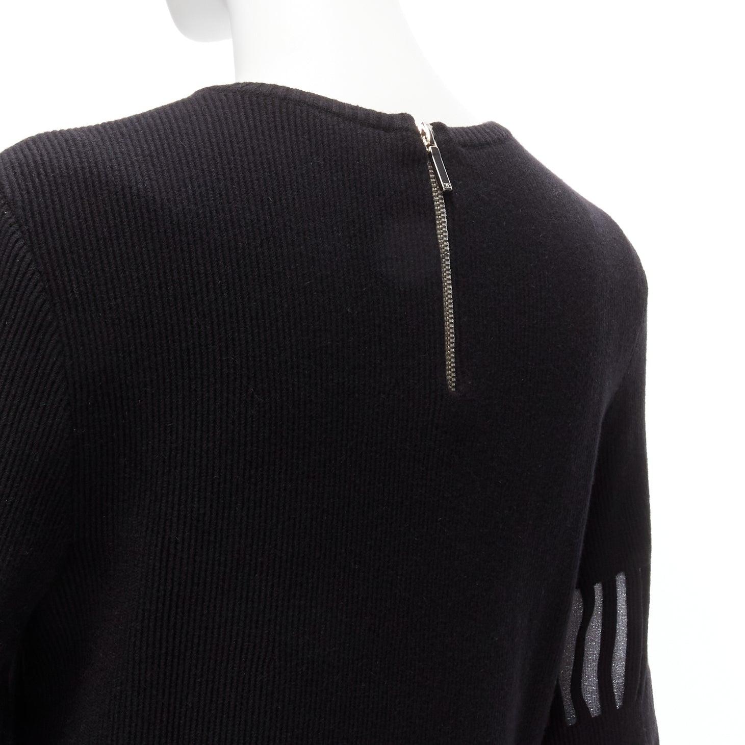 CHANEL 2017 Pulloverkleid aus schwarzer Wolle und Angora mit geometrischem Ausschnitt und silbernem Lurexbesatz im Angebot 2