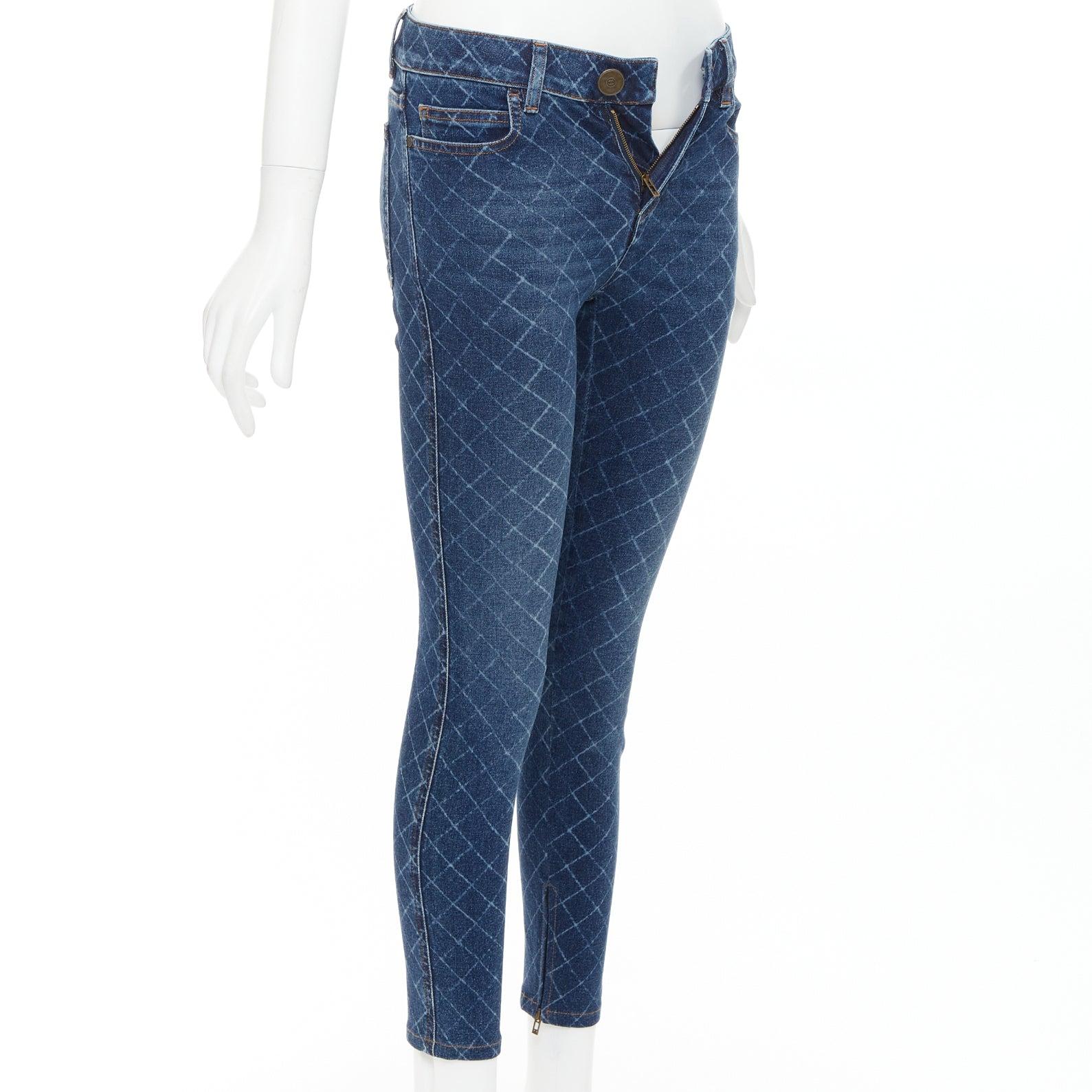 CHANEL 2017 azul oscuro denim lavado rejilla diamante CC botón vaqueros pitillo FR34 XS Azul en venta