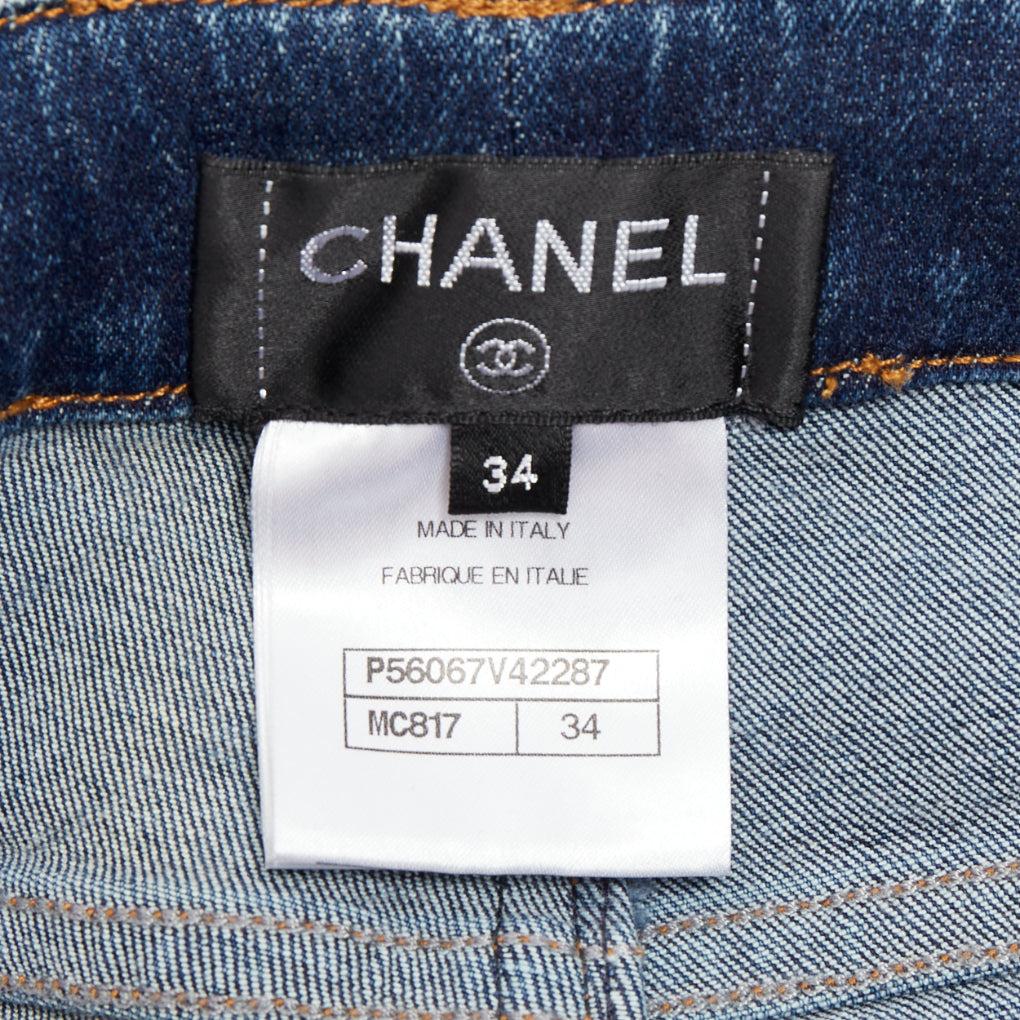 CHANEL 2017 azul oscuro denim lavado rejilla diamante CC botón vaqueros pitillo FR34 XS en venta 3
