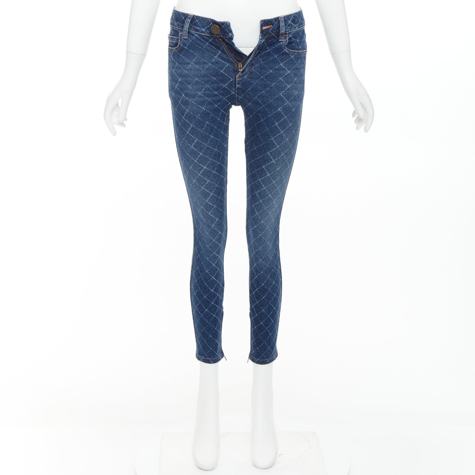 CHANEL 2017 azul oscuro denim lavado rejilla diamante CC botón vaqueros pitillo FR34 XS en venta 4