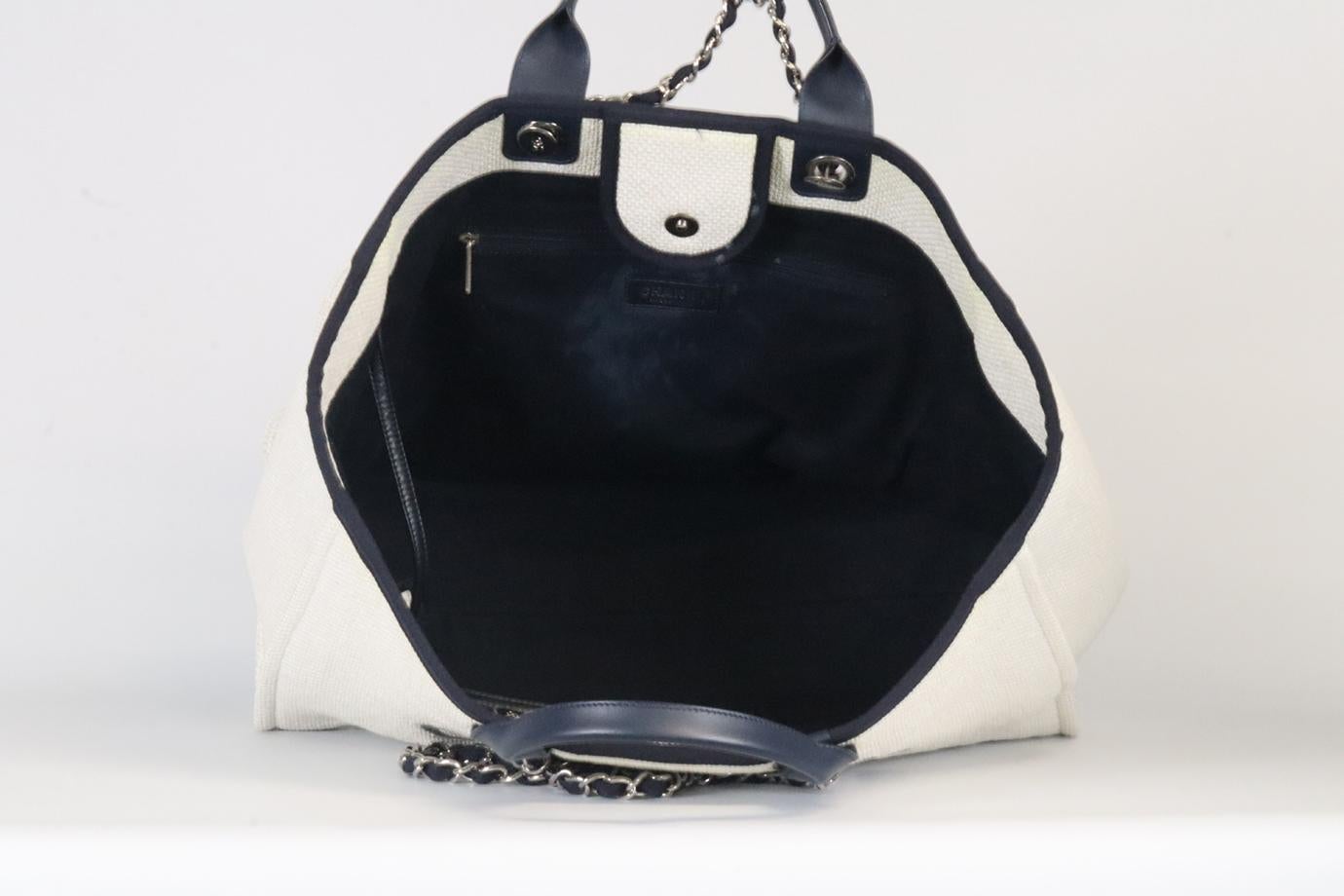 Chanel Deauville grand sac cabas en toile et cuir 2017 en vente 7