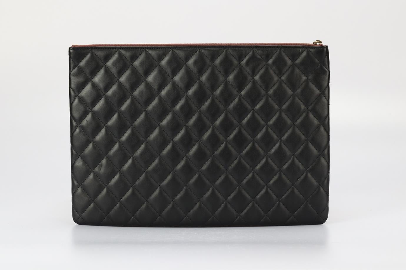 Chanel 2017 Flp O-case Large Quilted Leather Clutch In Excellent Condition For Sale In London, GB