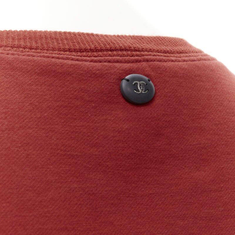CHANEL 2017 Gabrielle velvet print red cotton fleece sweatshirt pullover FR40 M
Reference: KNLM/A00081
Brand: Chanel
Designer: Karl Lagerfeld
Model: Gabrielle Chanel
Collection: Fall Winter 2017 Act 1 - Runway
Material: Cotton
Color: Red
Pattern: