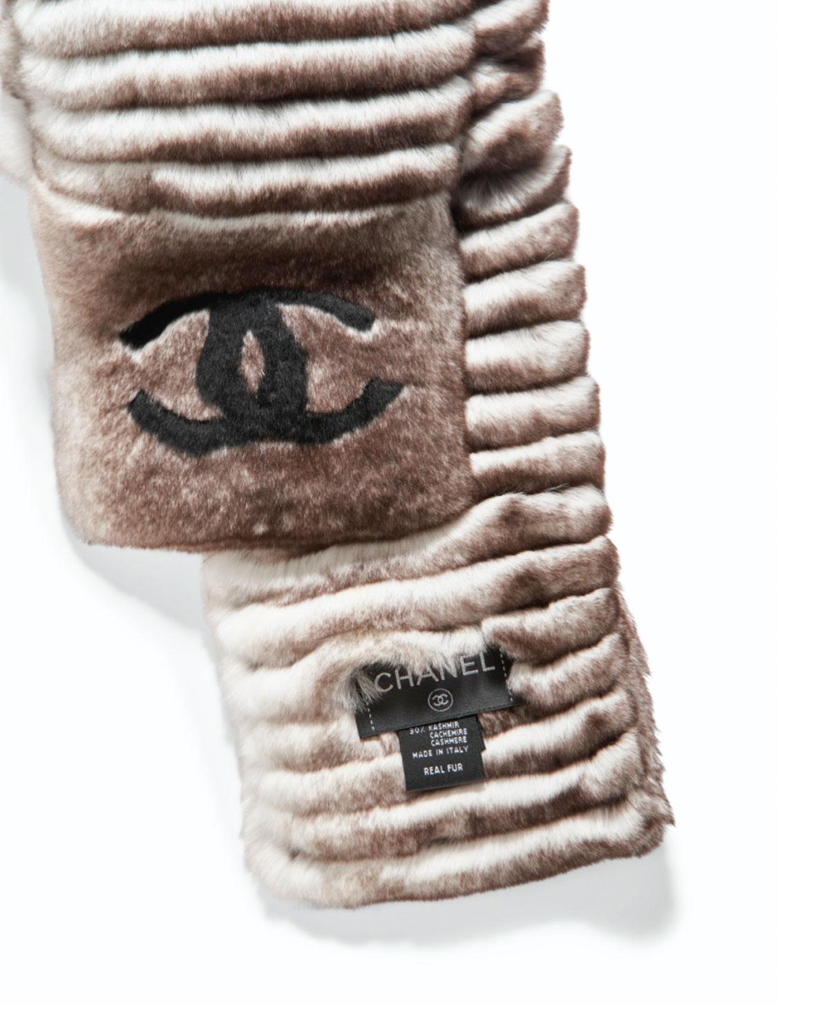 Chanel 2017 Grey Rabbit Fur Iconic CC Warm Soft Winter Stole Scarf Wrap  For Sale 1
