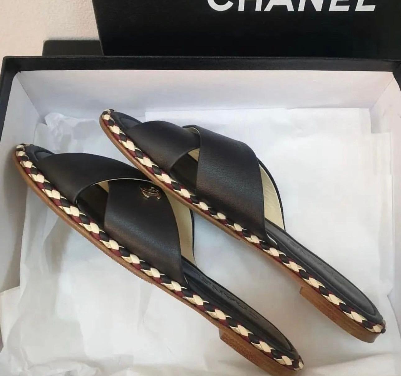 Chanel 2017 Interlocking CC Logo Slides 1