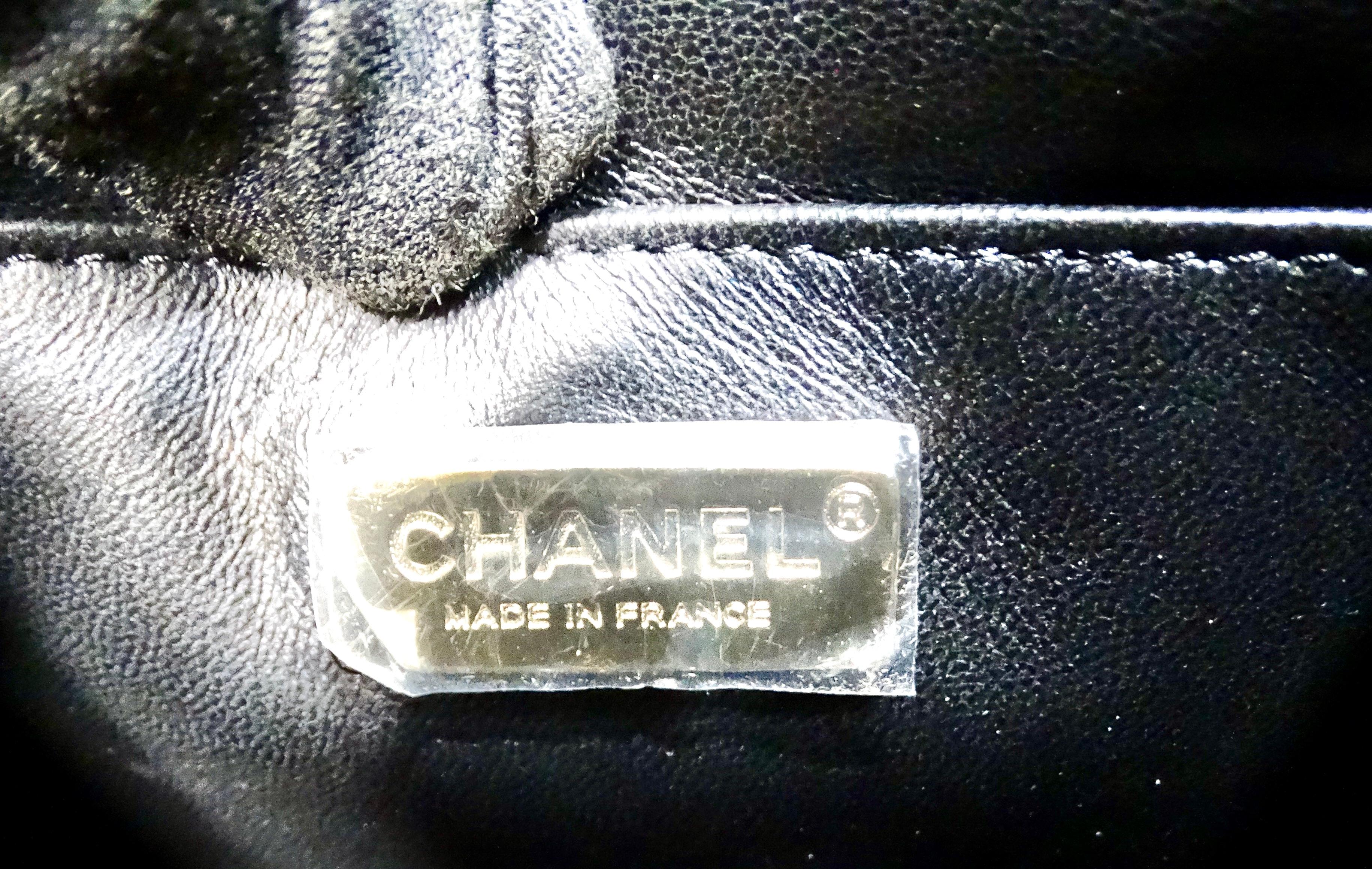 Chanel 2017 Minaudière Swarovski Crystal rare Eiffel Tower Motif Leather Tote en vente 7