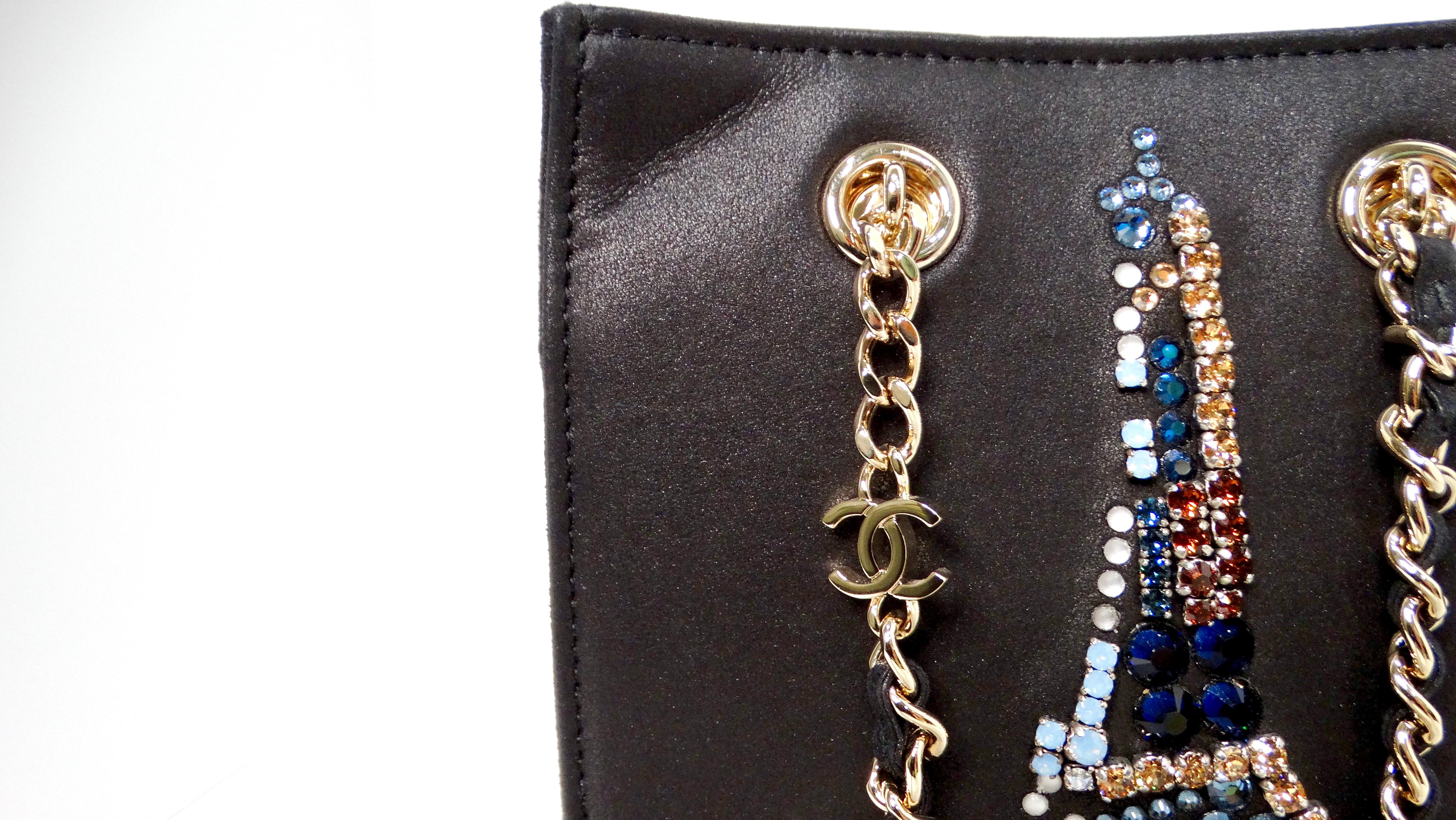 Noir Chanel 2017 Minaudière Swarovski Crystal rare Eiffel Tower Motif Leather Tote en vente
