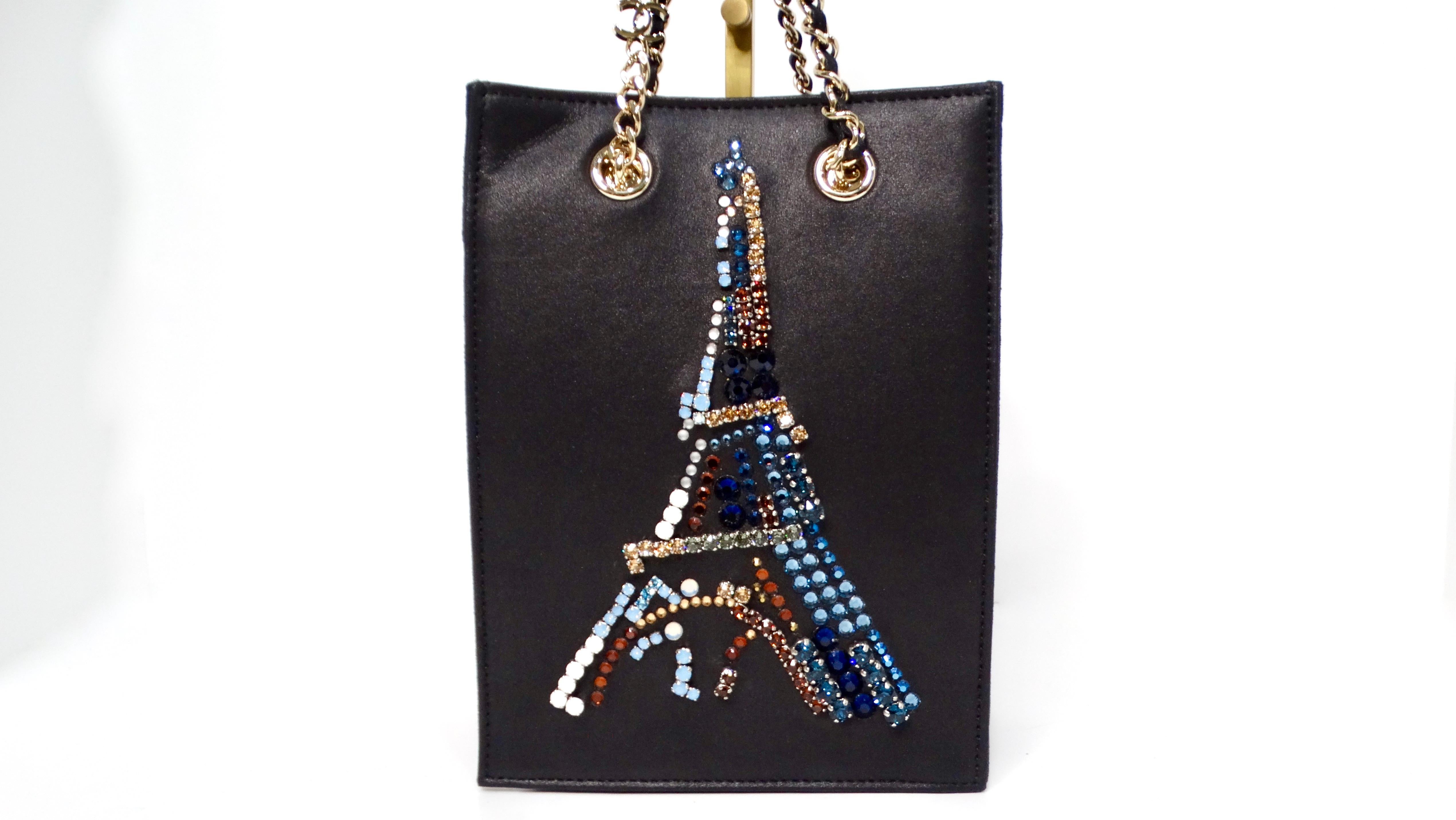 Chanel 2017 Minaudière Swarovski Crystal rare Eiffel Tower Motif Leather Tote Excellent état - En vente à Scottsdale, AZ