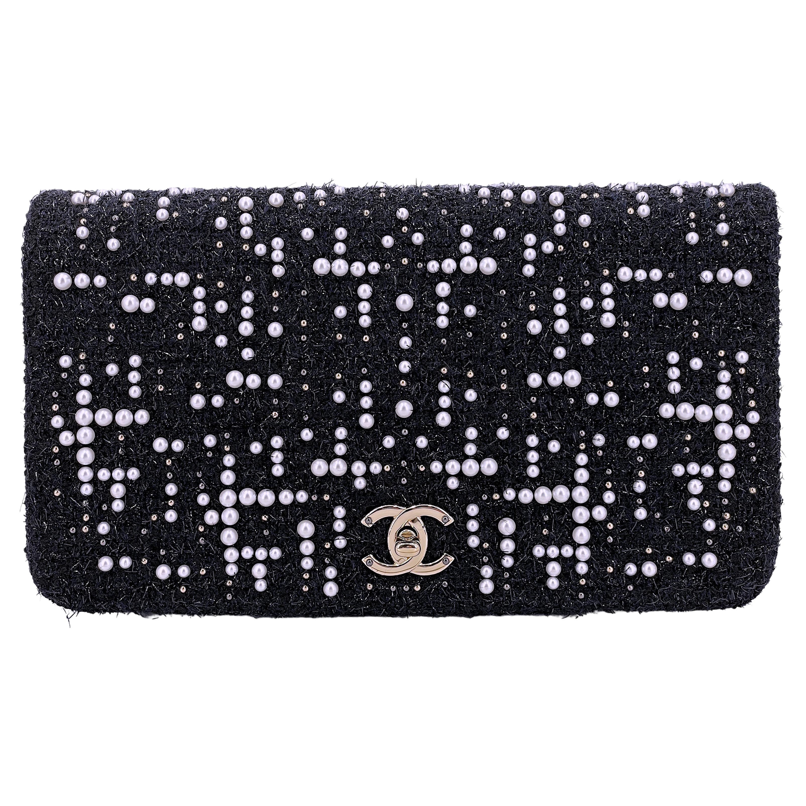 Chanel 2017 Paris Cosmopolite Pearl Fantasy Tweed Flap Clutch Bag 67167 For Sale