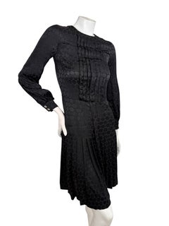Abito plissettato in jacquard di seta nero Chanel Pre-Primavera 2017 con bottoni a forma di leone, taglia FR 34