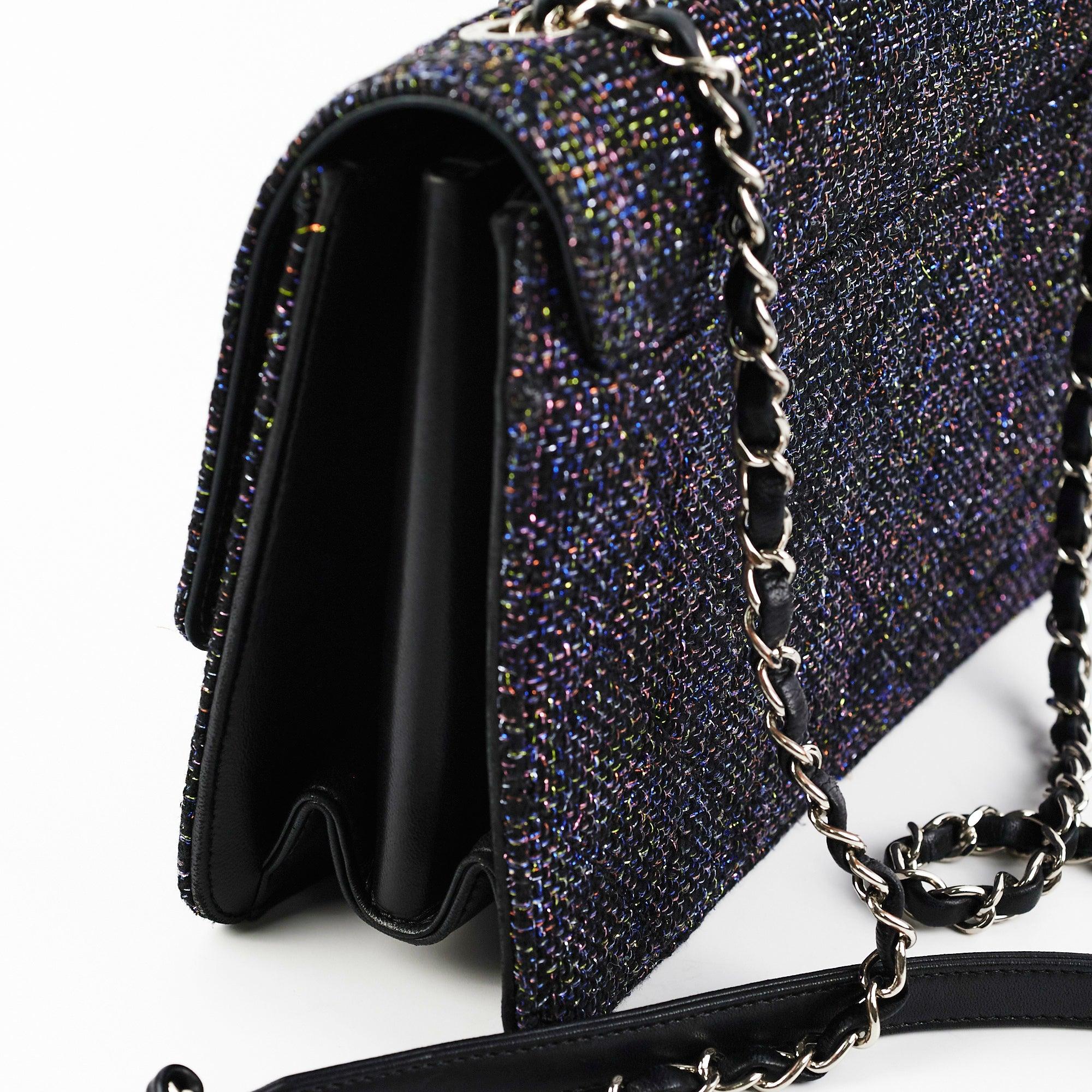 Chanel 2017  Seltene mehrfarbige schwarze Tweed-Lammfell-Klappentasche mit gestepptem Schönheitsschloss im Angebot 3