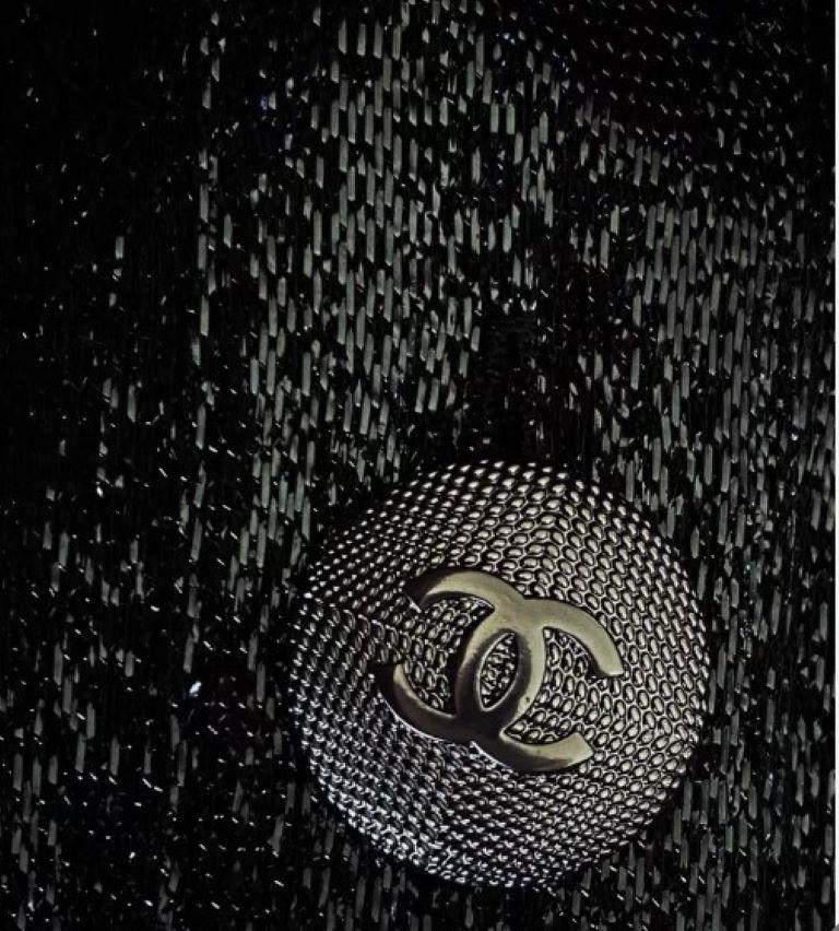 Chanel 2018 18P Colección preprimavera 2018 vestido negro de botones CC de lamé metalizado en venta 7