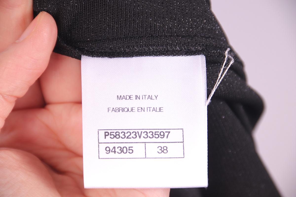 Chanel 2018 18P Colección preprimavera 2018 vestido negro de botones CC de lamé metalizado en venta 2