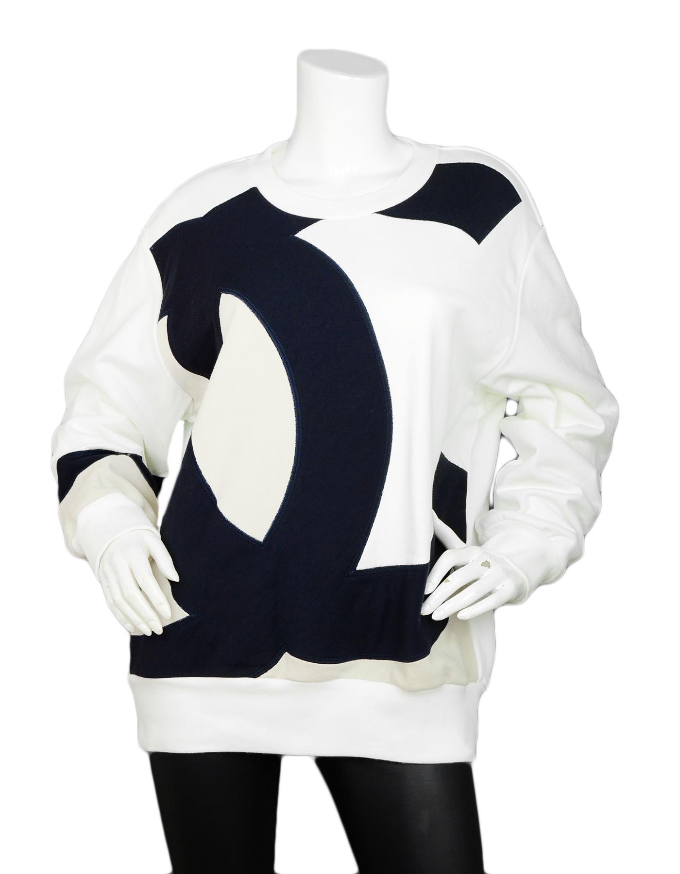 Chanel 2018 Black and White CC Colorblock Crewneck Sweater sz FR 50

Made In: Italy
Year of Production: 2018
Color: White, black, tan
Materials: 100% cotton
Lining: 100% cotton
Opening/Closure: Slip on crewneck
Overall Condition: Excellent pre-owned