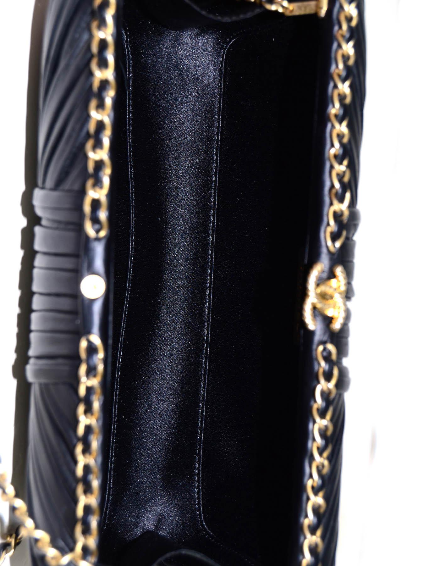 Chanel 2018 Black Pleated Chain Around Clutch Bag w/ Crossbody Strap rt. $5, 000 In Excellent Condition In New York, NY