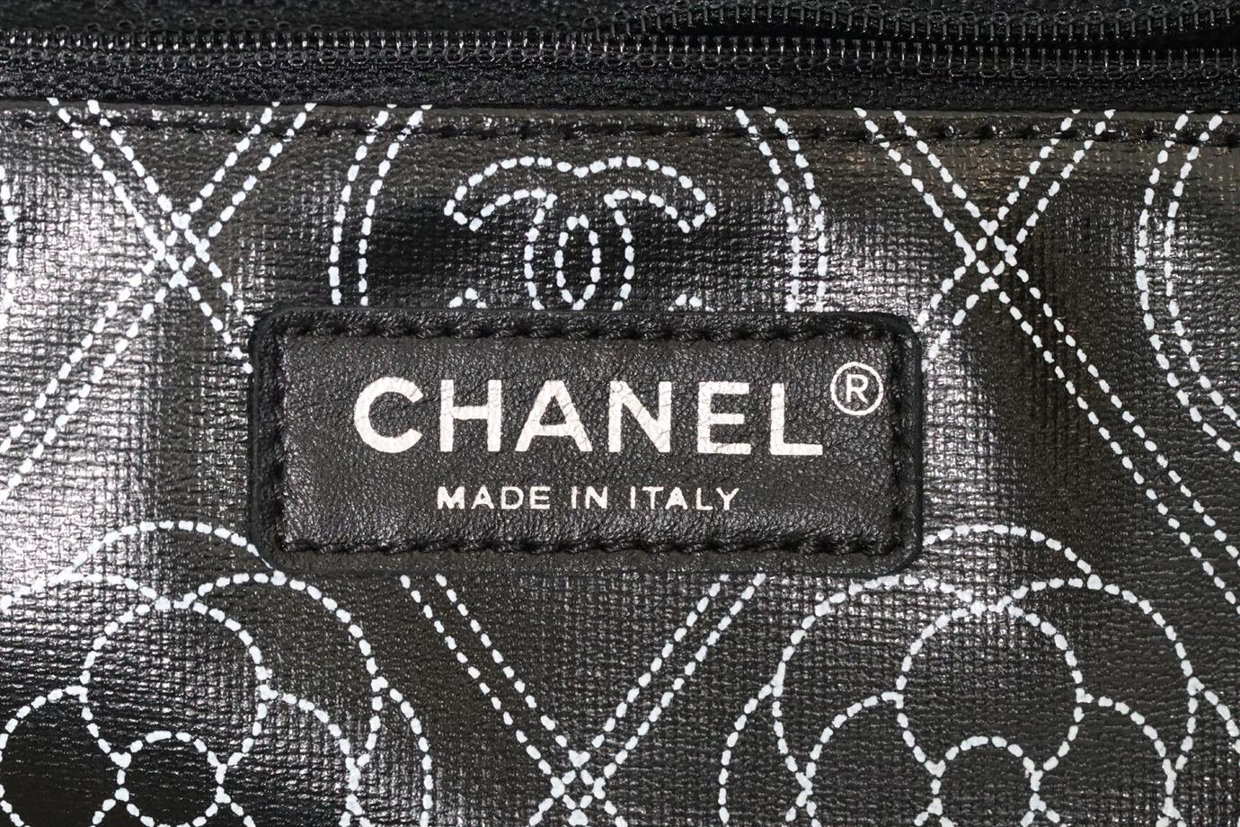 Chanel 2018 Camellia Tote Bag aus beschichtetem Segeltuch und Leder mit Kamelie im Angebot 5